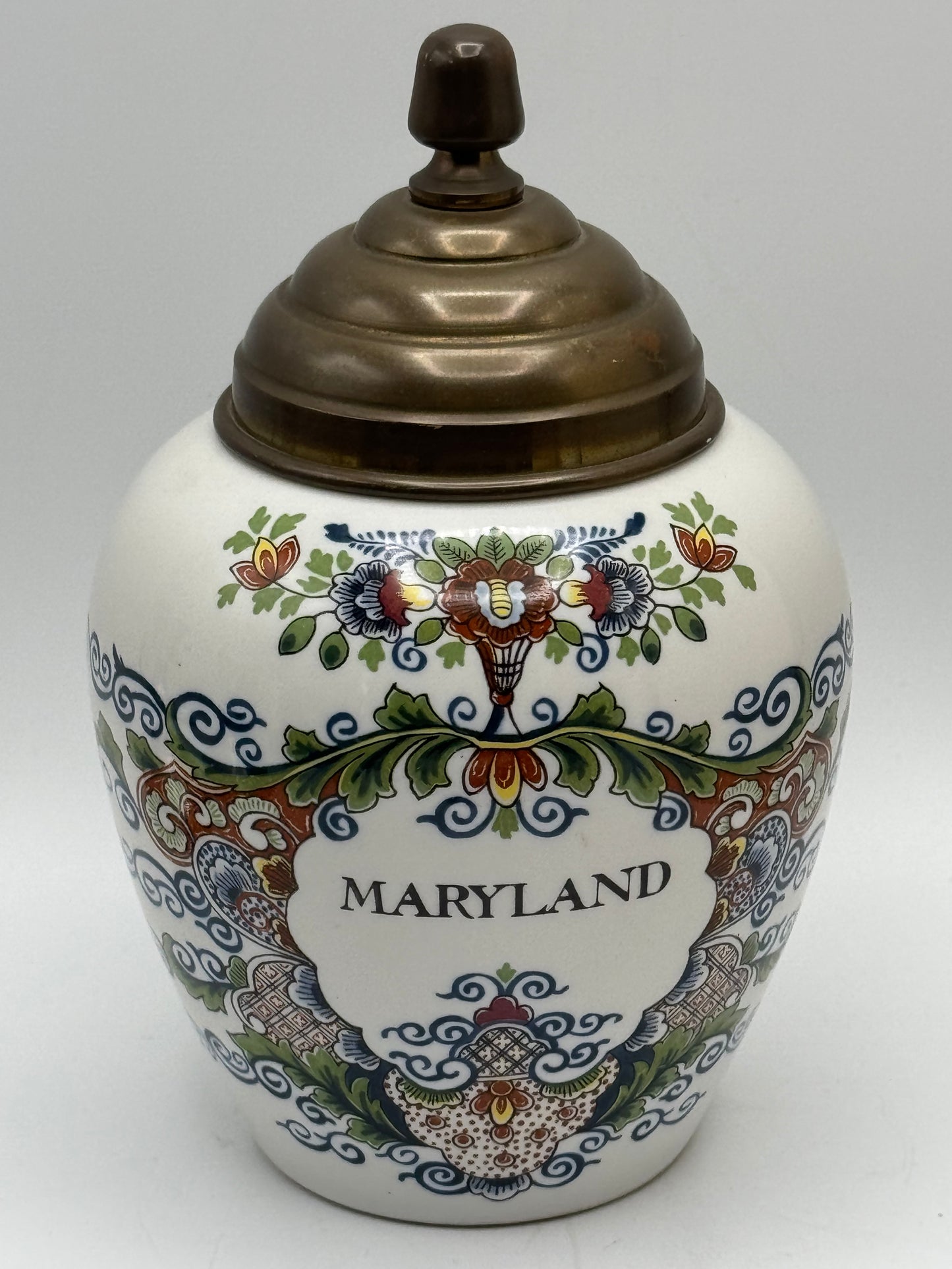 Delft Holland Polychrome MARYLAND Jar With lid, Circa 6.5"h