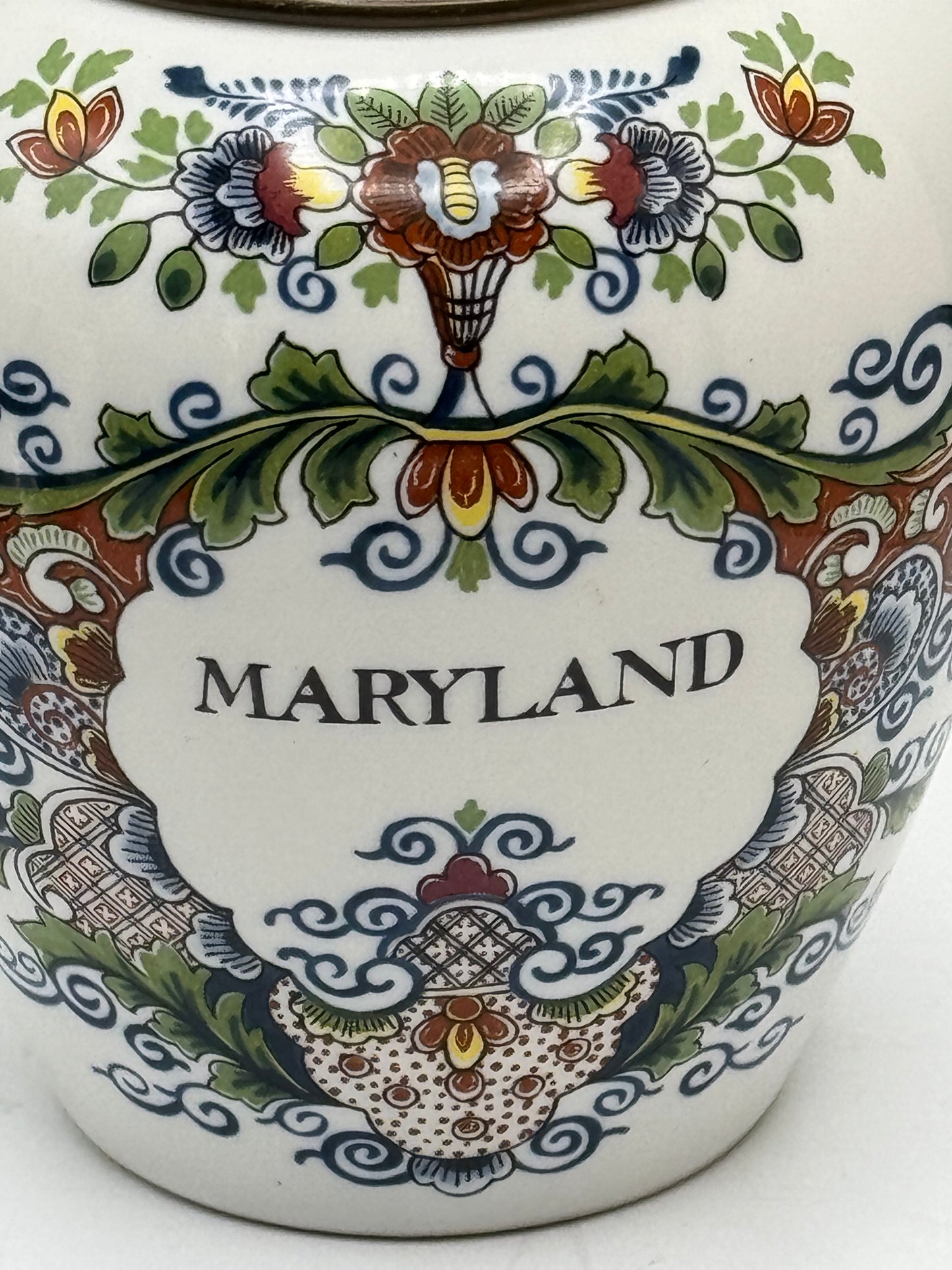 Delft Holland Polychrome MARYLAND Jar With lid, Circa 6.5"h