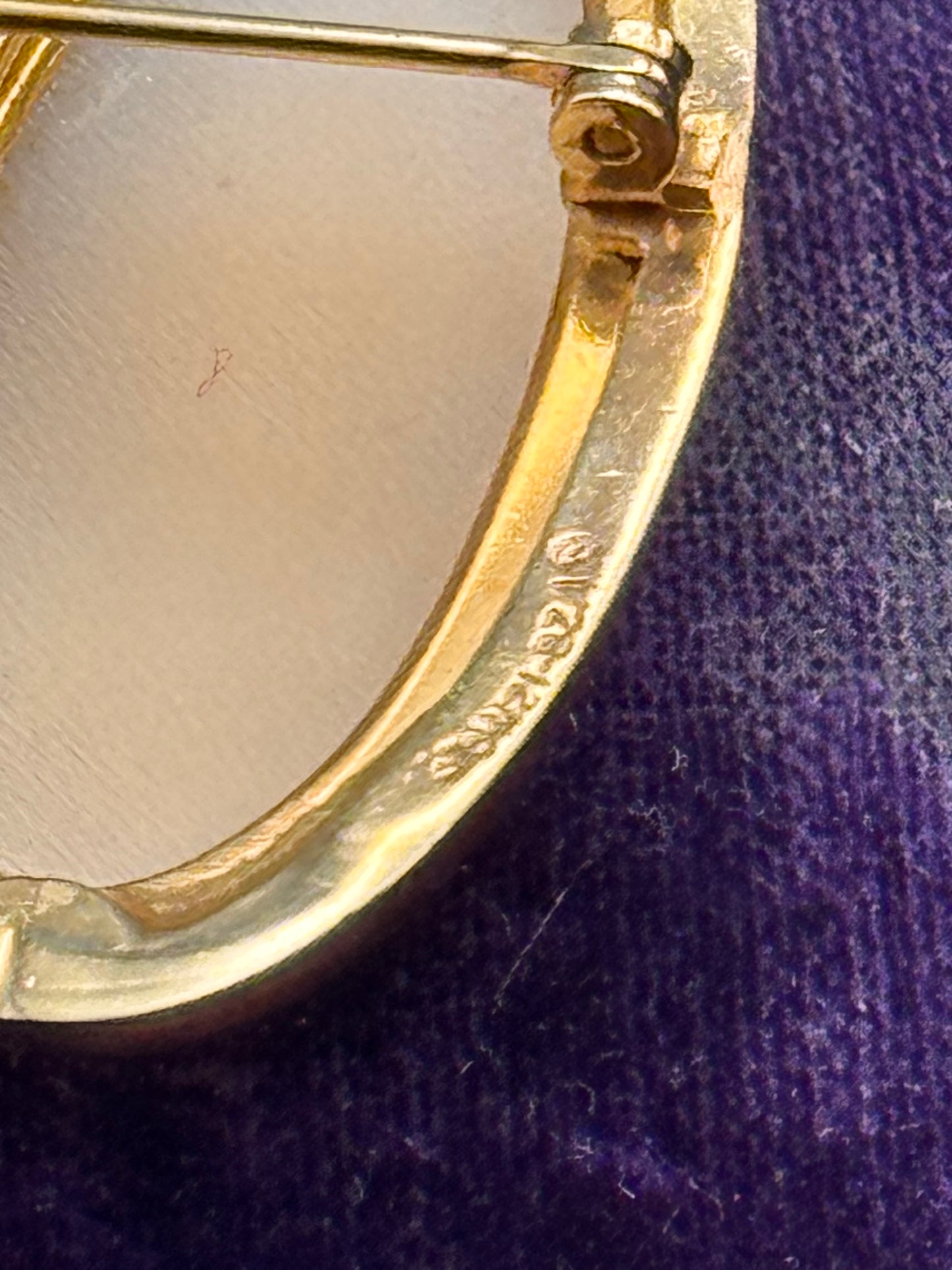 Vintage Gold Filled Carved Shell Cameo Brooch Oval Portrait 1 3/8”