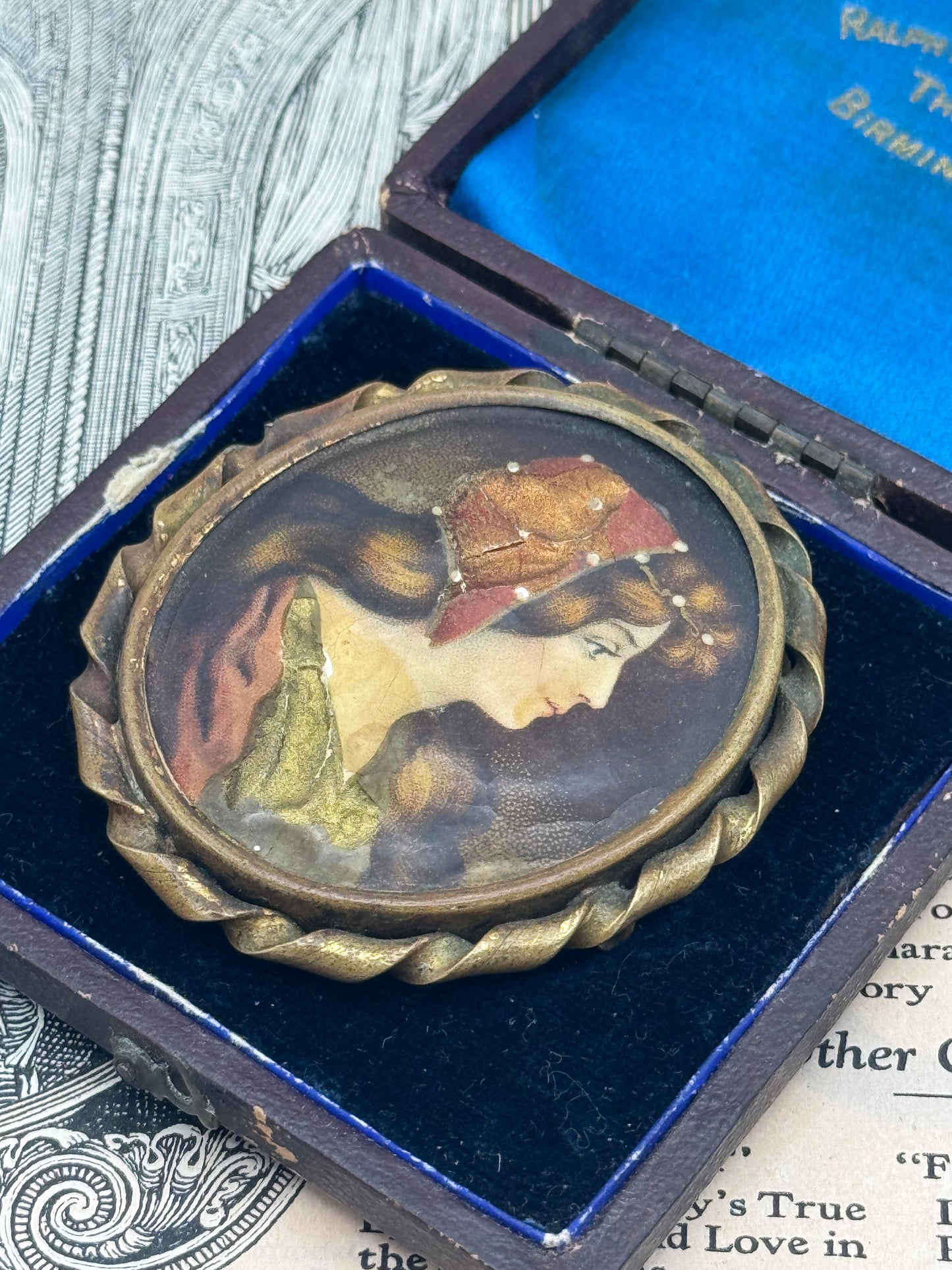 French Style ANTIQUE Renaissance Style Portrait Brooch Metal Frame AS IS‼️