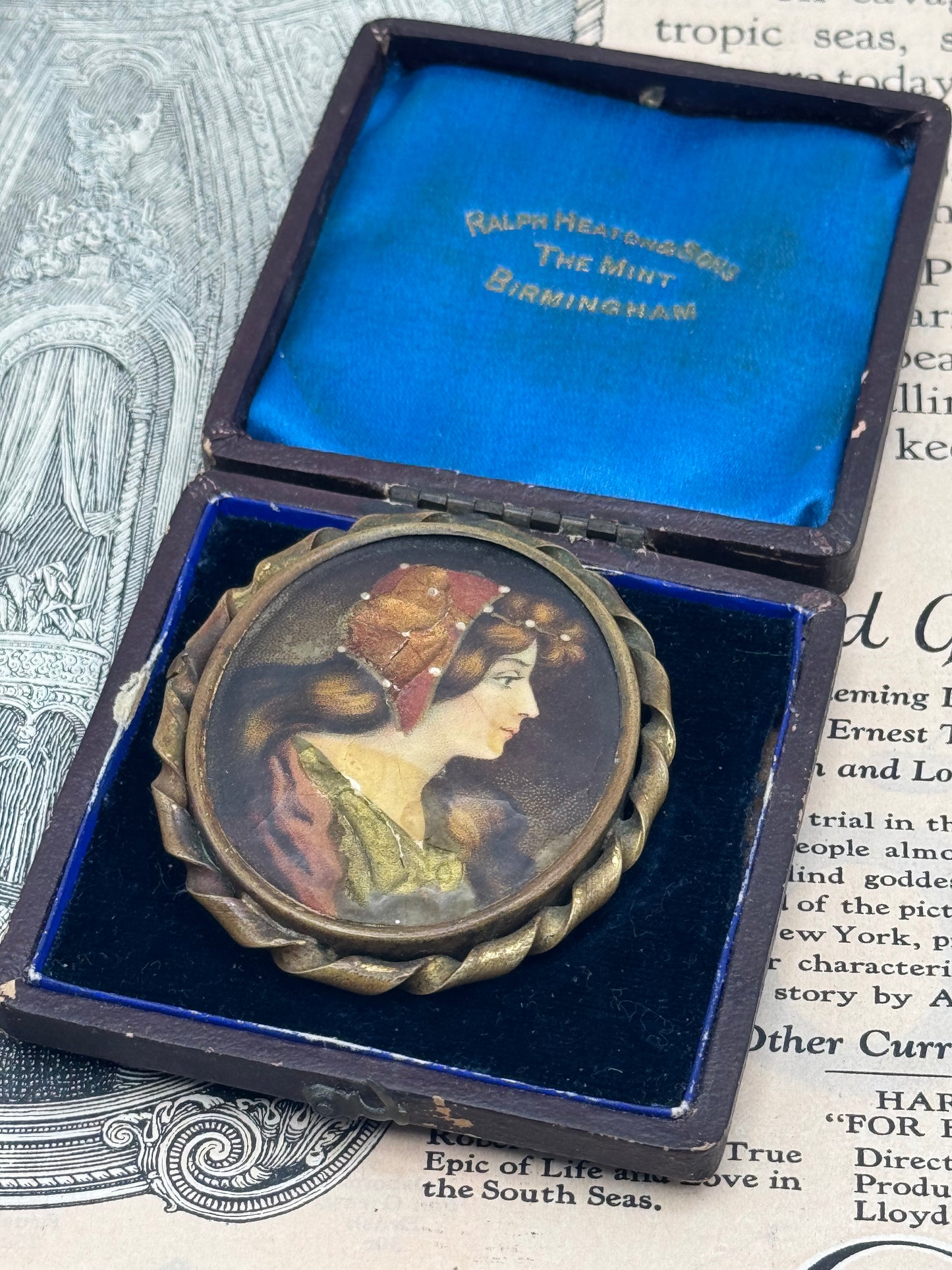 French Style ANTIQUE Renaissance Style Portrait Brooch Metal Frame AS IS‼️
