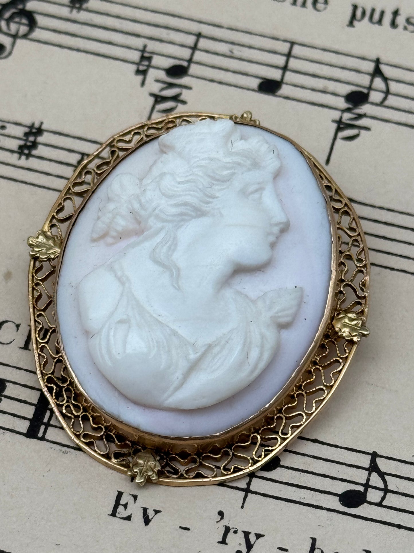 Vintage 14k Pink Conch Shell Cameo Gold Filigree with Hearts