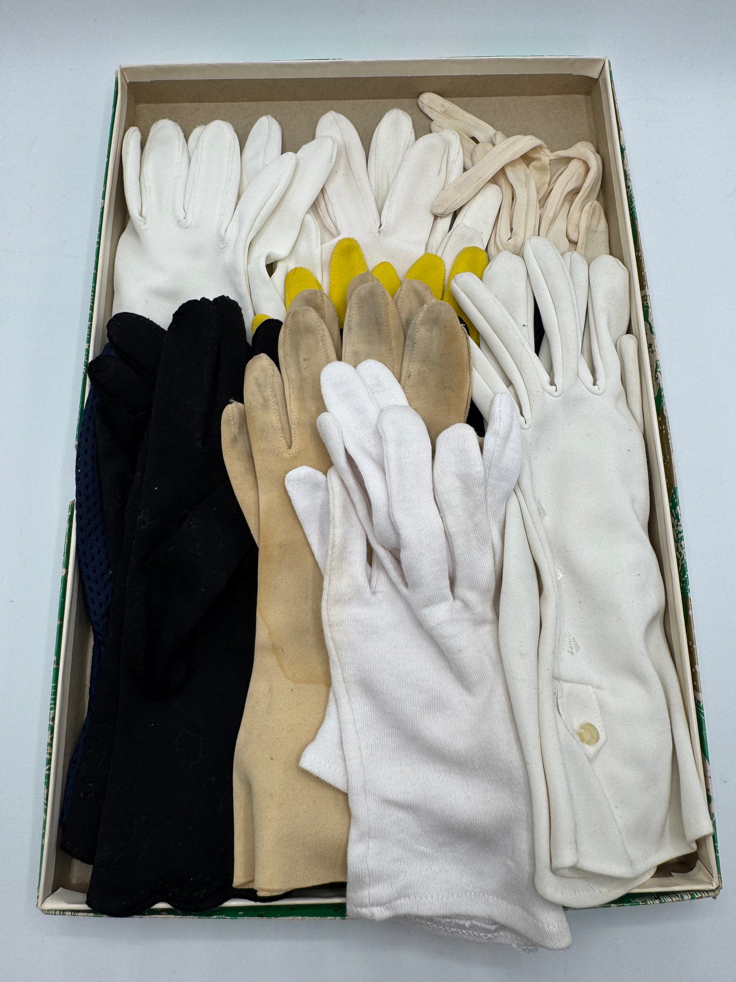 Vintage LOT of Ladies Gloves Sizes 6-7.5 mainly 10 PAIR AS IS‼️