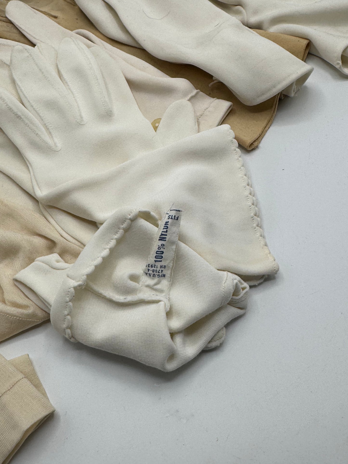 Vintage LOT of Ladies Gloves Sizes 6-7.5 mainly 10 PAIR AS IS‼️
