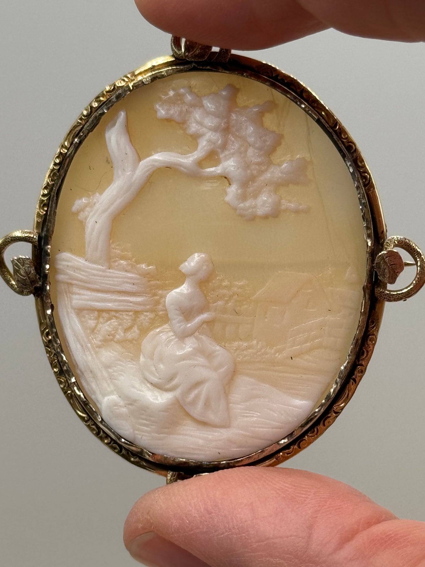 Antique Carved Cameo Rebecca At The Well Goldtone Frame AS IS‼️