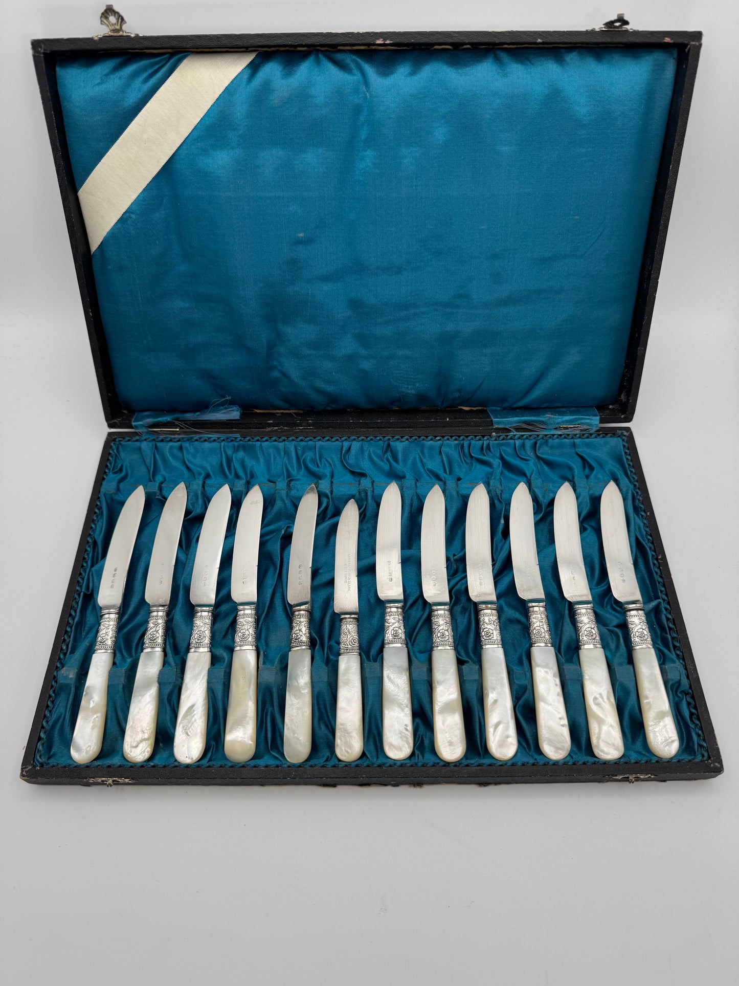 12 Antique MOTHER Of PEARL Fruit Knives Silverplate FERULE Floral Design Boxed