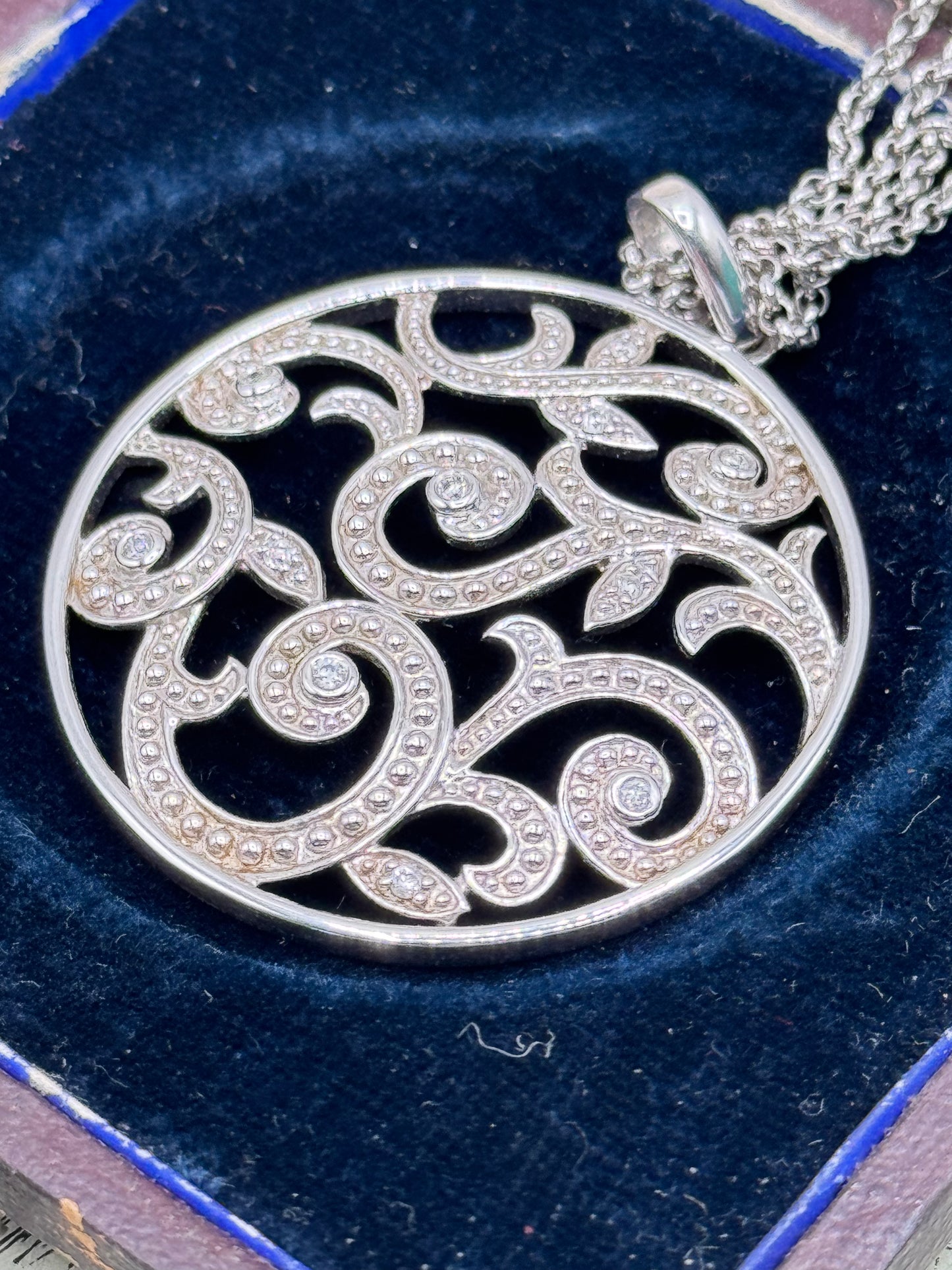 Sterling Medaillion Pendant Necklace 17”+ Diamond Accents ESTATE FIND
