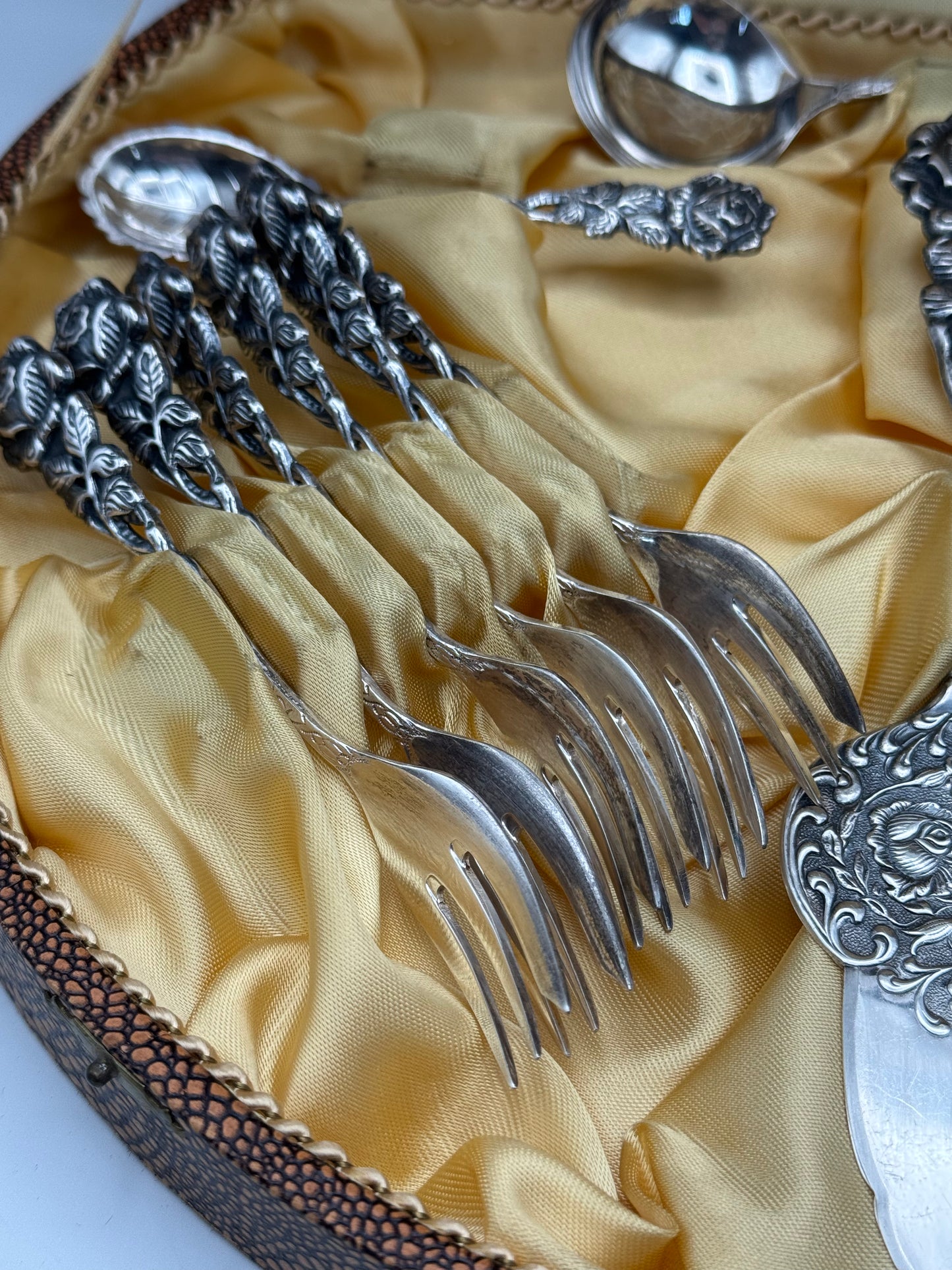 Vintage Hildesheimer Rose 16pc Dessert Set 100 Silver Original Box