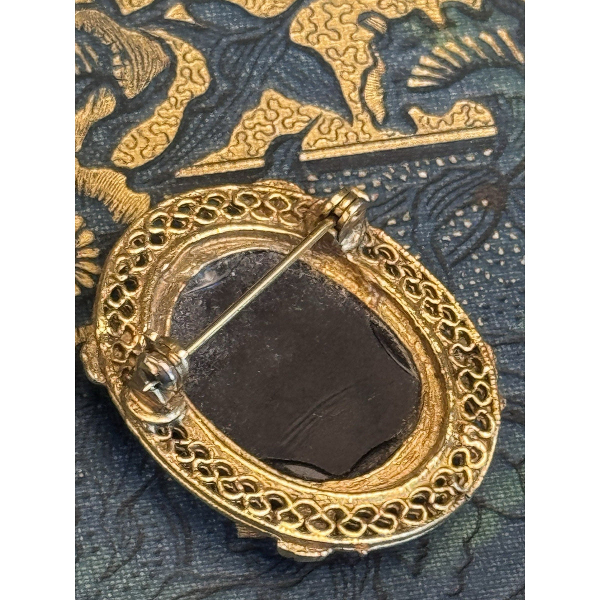 Cameo Brooch Black Portrait Goldtone Filigree Floral Frame Vintage 1.25” x 1”