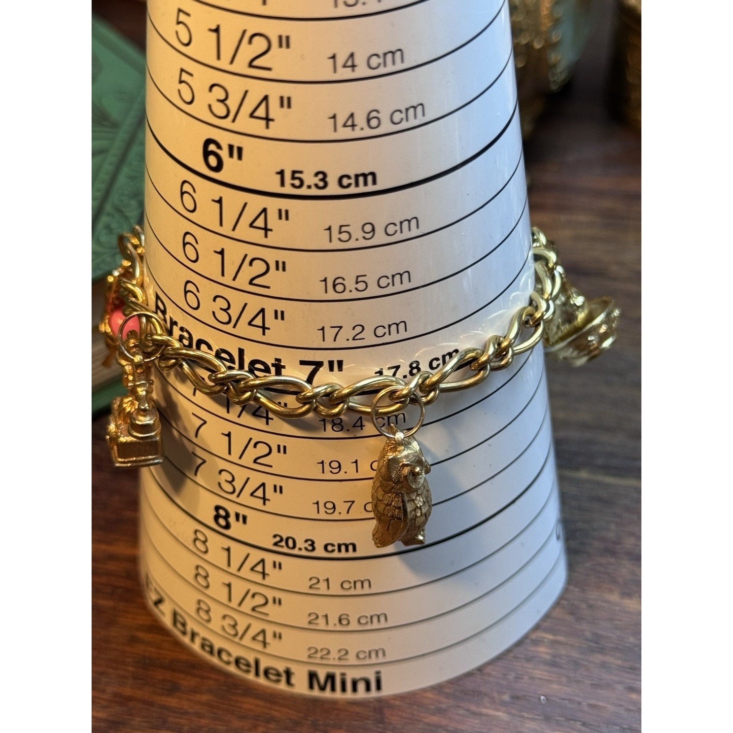 VINTAGE AVON CHARM BRACELET WITH 6 CHARMS HEAVY MARKED AVON 7" L