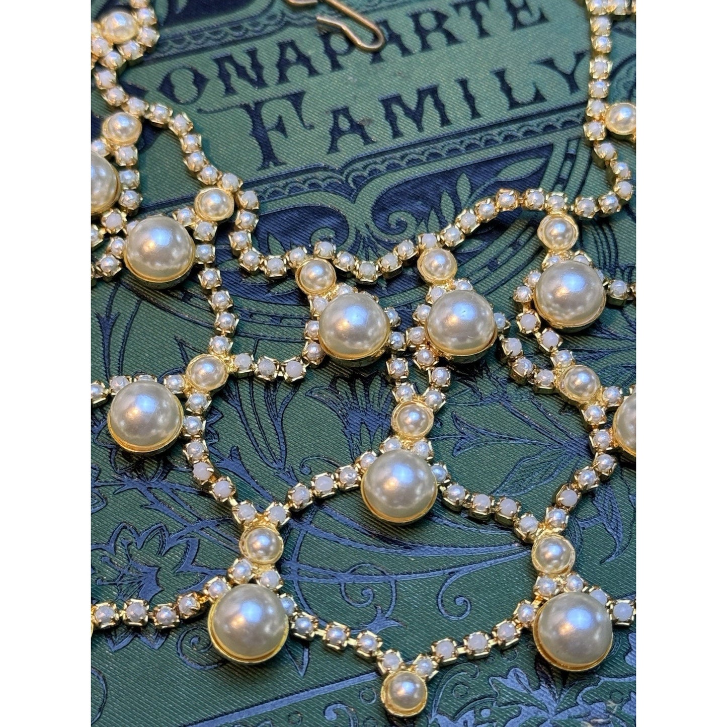 Vintage Faux Pearl Bib Necklace Goldtone Rhinestone Mesh Collar 16” Statement