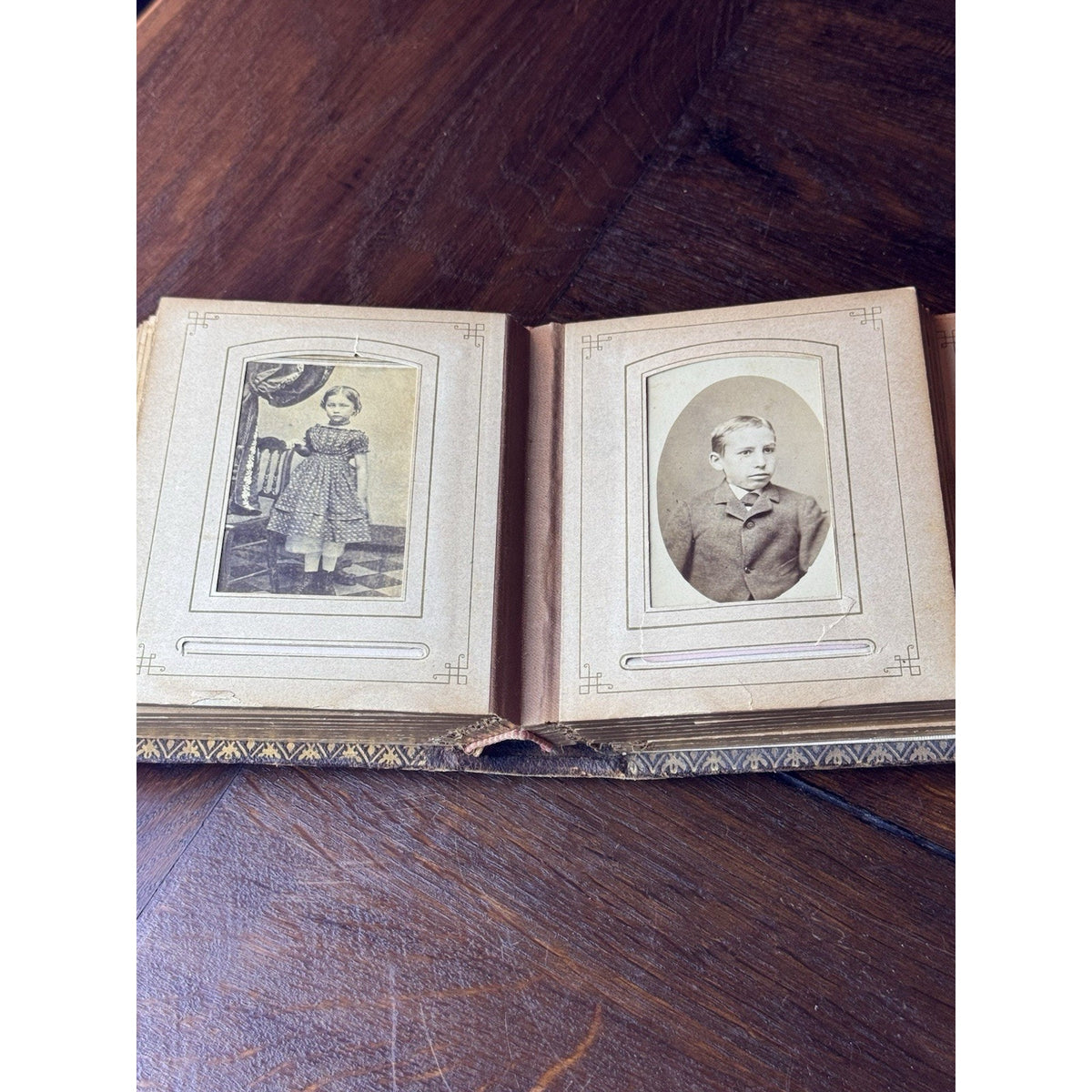 Antique Photo Album 18 Victorian Portraits Embossed Cover Clasp 6”x5” DAMAGED