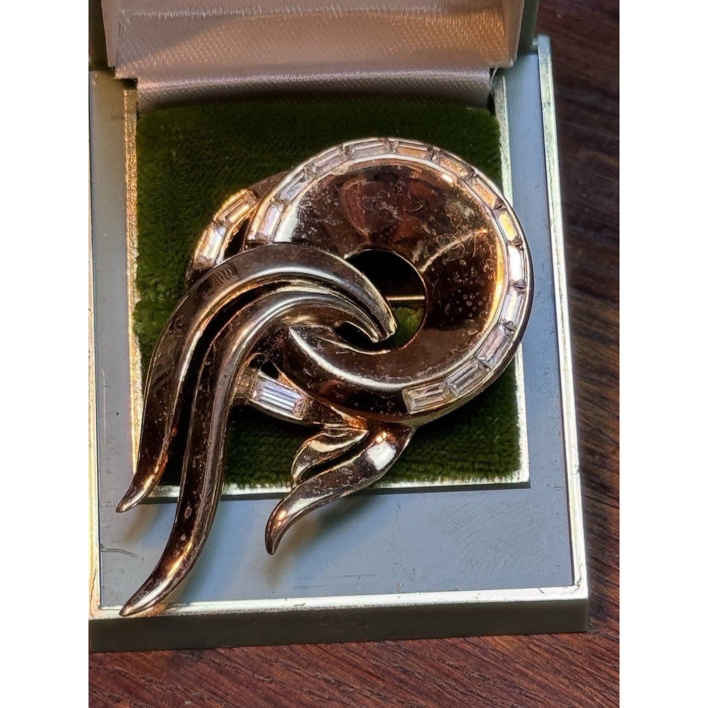 Vintage Crown Trifari Goldtone Rhinestone Brooch
