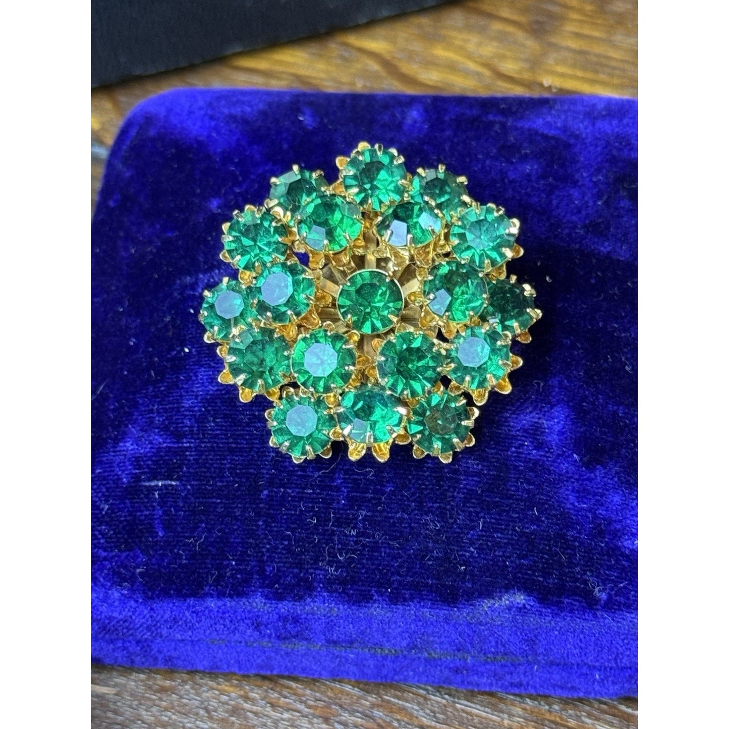 Vintage Green Rhinestone Brooch Goldtone Round Cluster Pin 1.75”