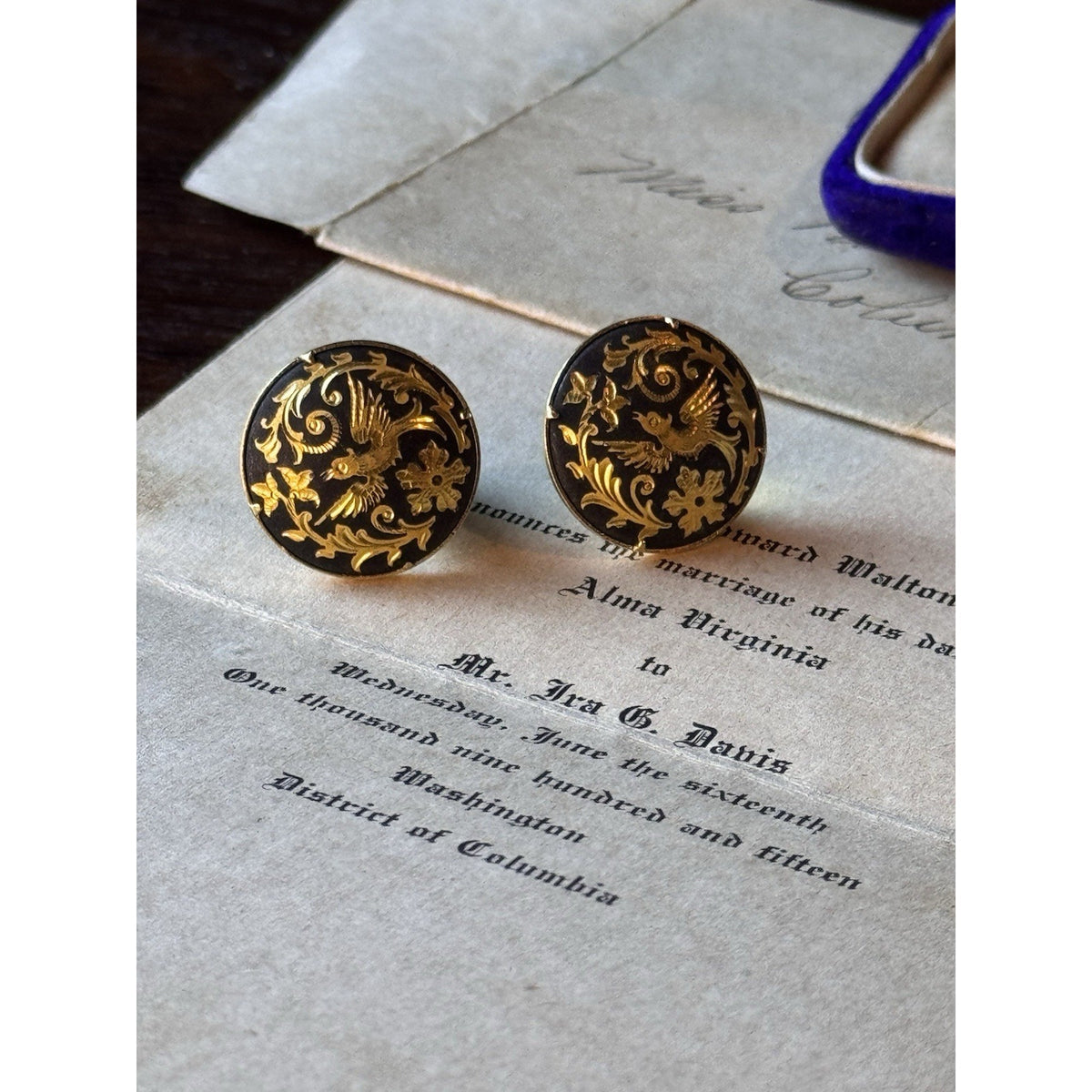 Spanish Damascene Clip On Earrings Round Bird Floral Black Goldtone .75”