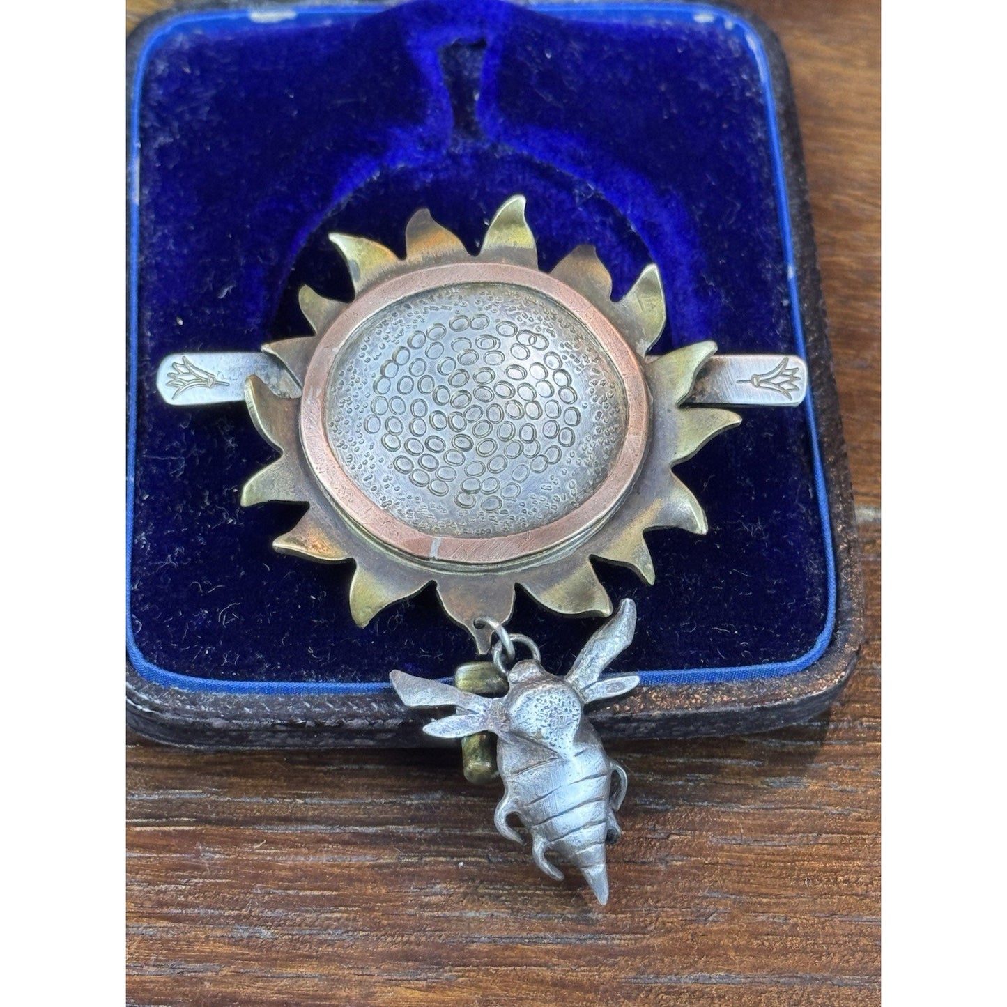 Vintage Bee Brooch Cindy Hardey 1994 Sunflower Mixed Metal Artisan 2.5” x 2”