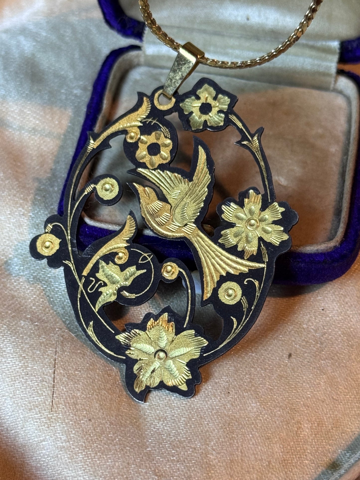 Spanish Damascene Bird Pendant Black Gold Tone Necklace 24” Trifari Chain Vintage