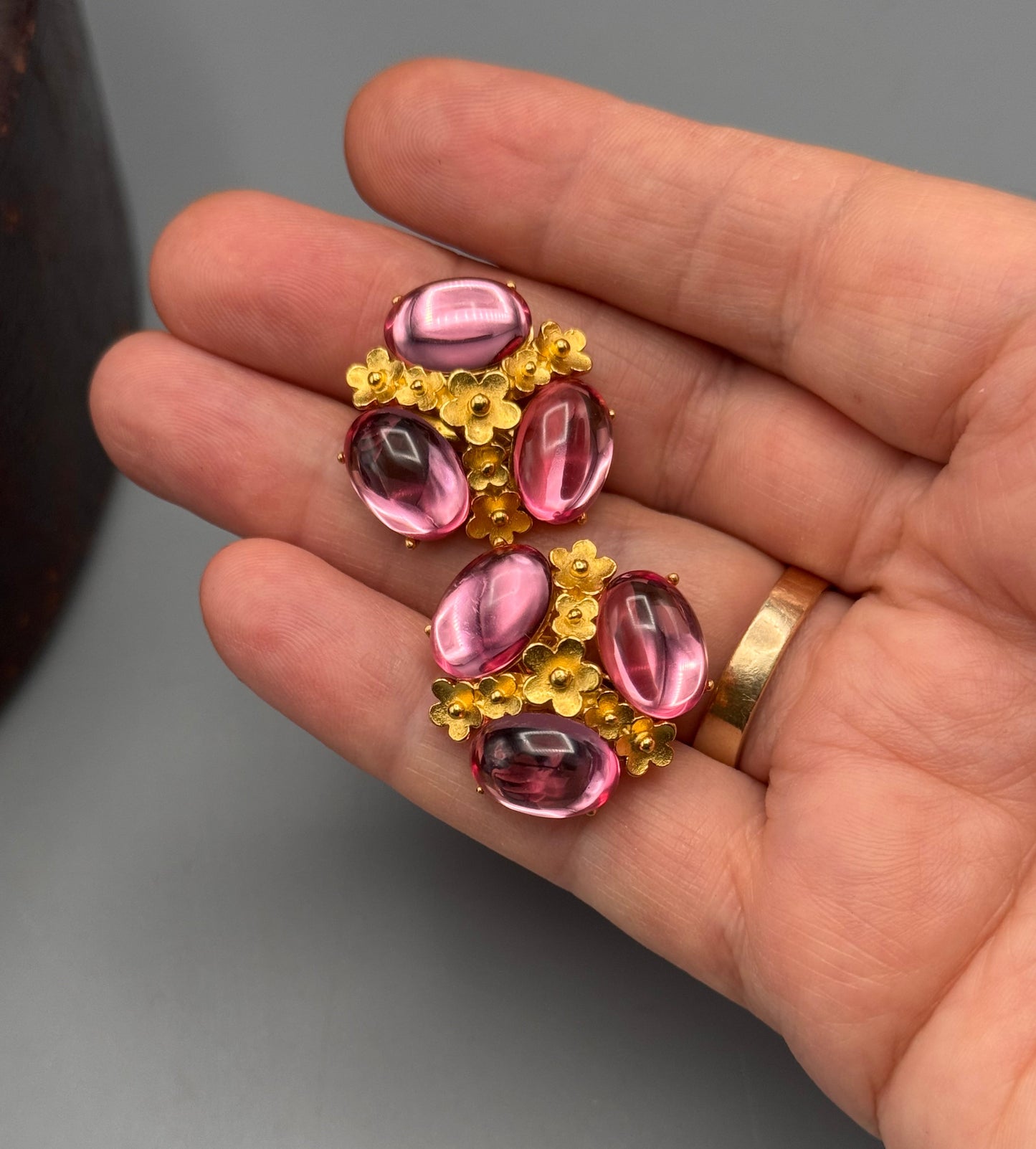 Vintage Trifari Earrings Goldtone Pink Cabochon Floral Clip Ons 1″