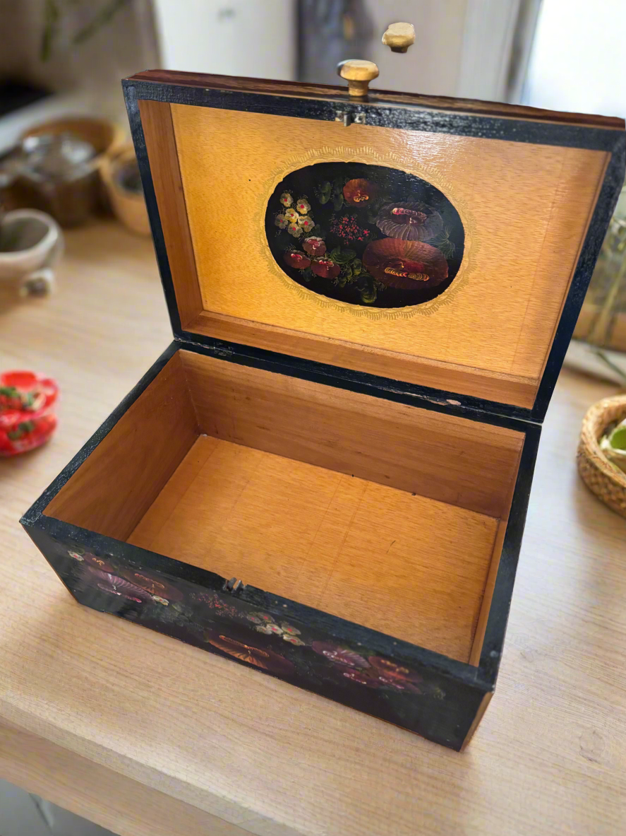 Vintage Hand Painted Wood Box 18.5x 12x 10.5” ESTATE FIND