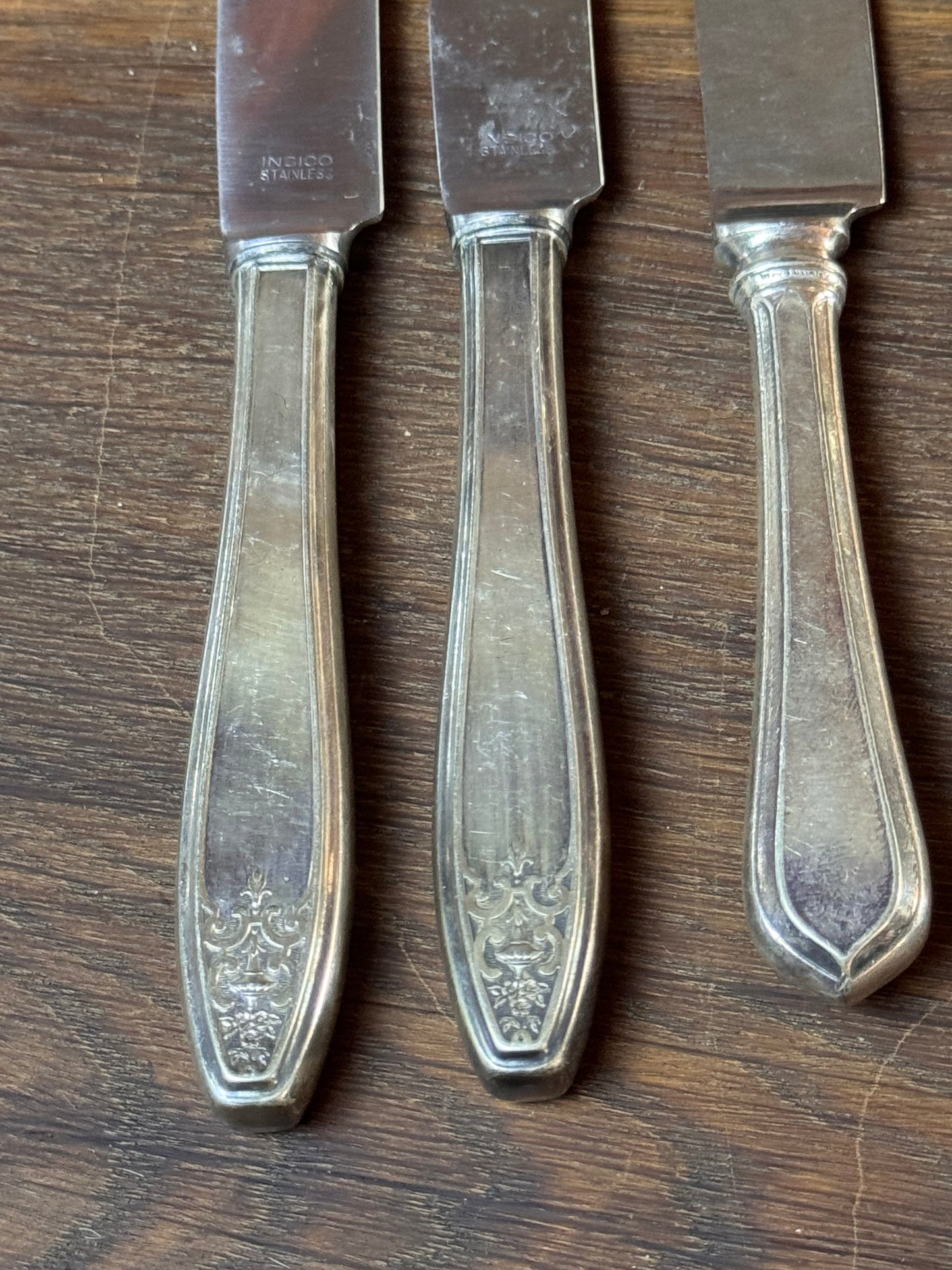 Set 4 Vintage Dinner Knives Silver Plate Handles Mixed Sizes