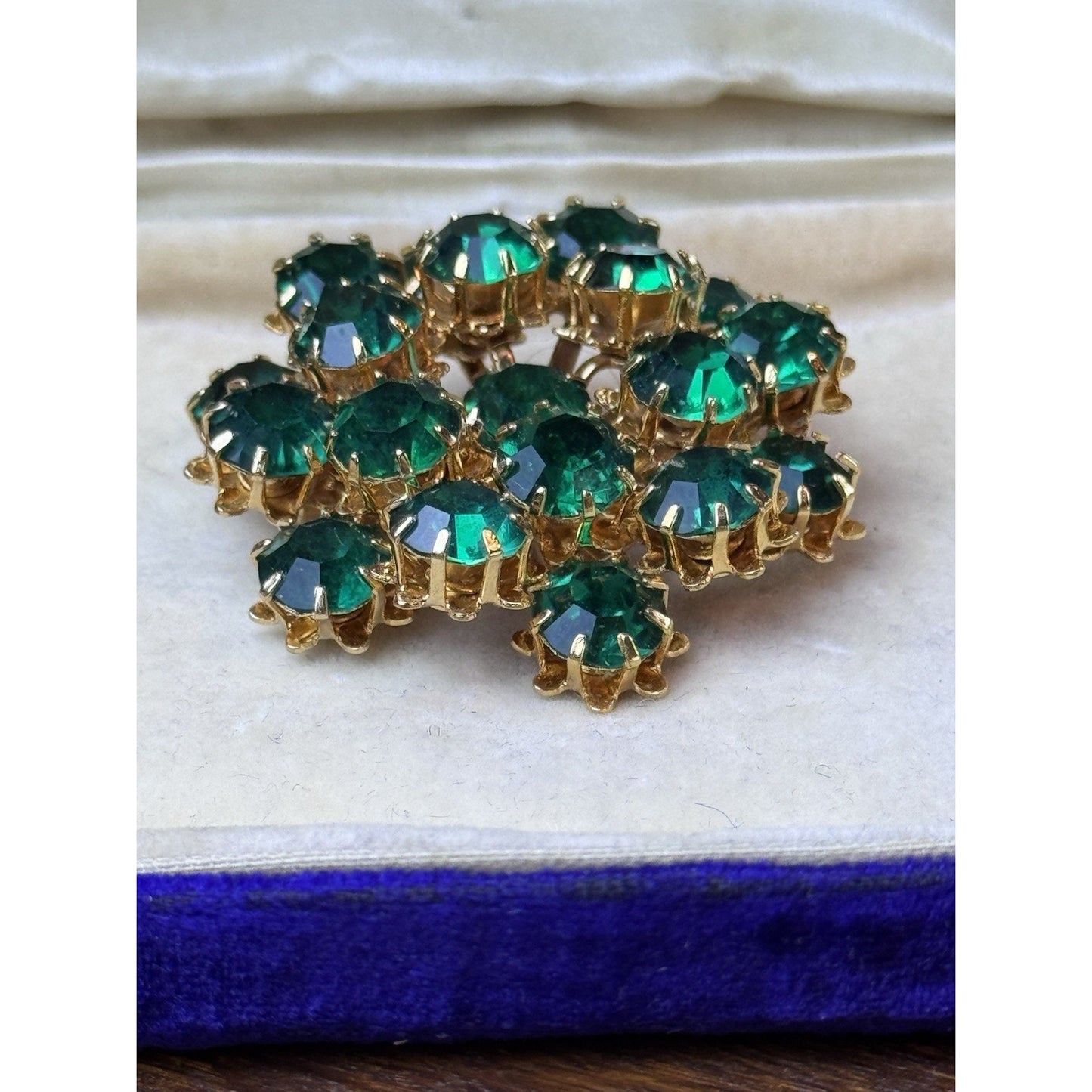 Vintage Green Rhinestone Brooch Goldtone Round Cluster Pin 1.75”