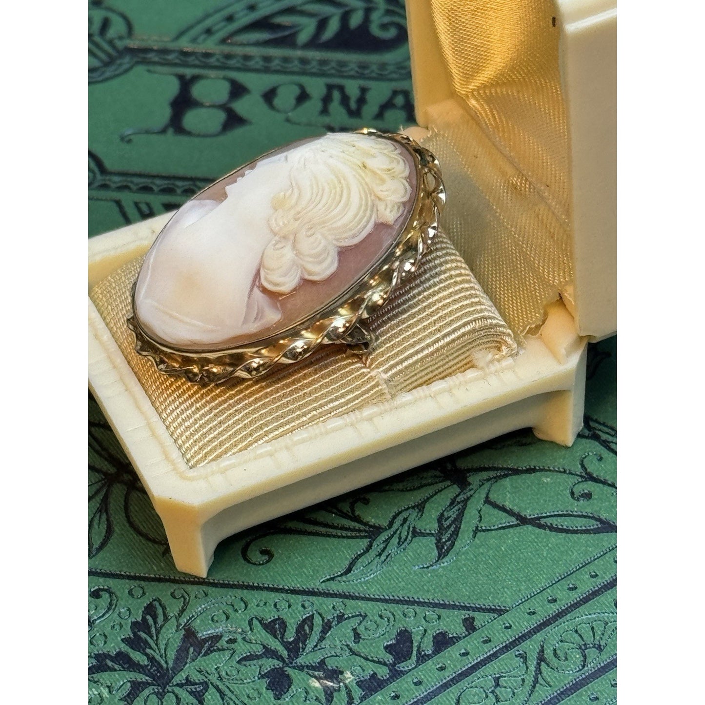 Vintage 12K Gold-Filled Left Facing Carved Shell Cameo Brooch Pendant
