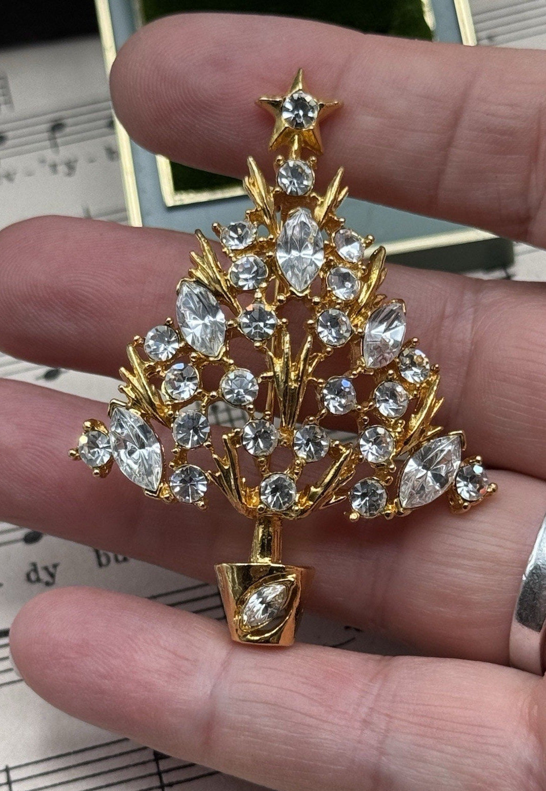 Christmas Tree Brooch Vintage Goldtone Clear Rhinestone Figural Pin 2.5” Holiday