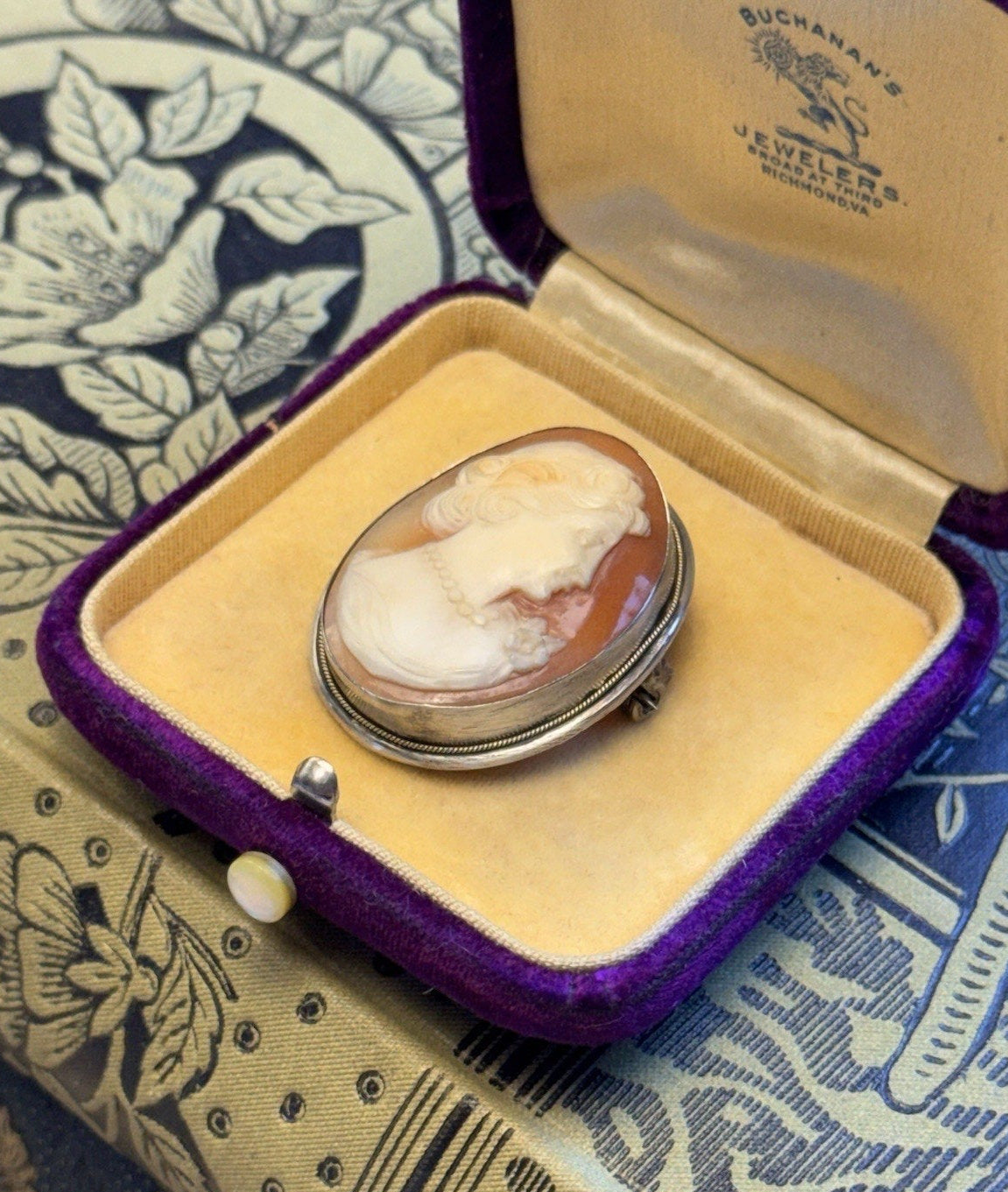 Cameo Brooch Pendant 800 Silver Finely Carved Shell Portrait Vintage 1.25” x 1”