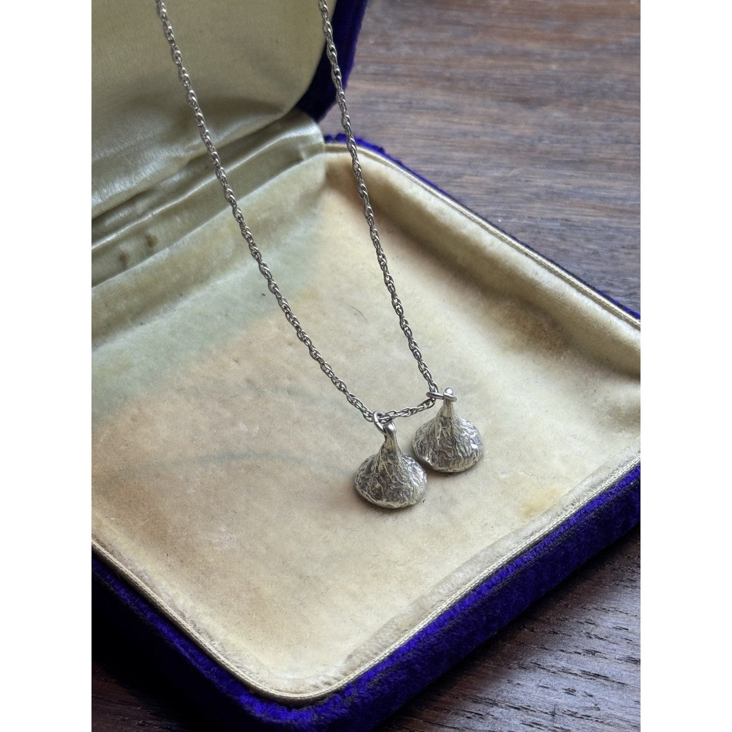 Sterling Silver Necklace Double “Kiss” Pendants 19” Whimsical Vintage