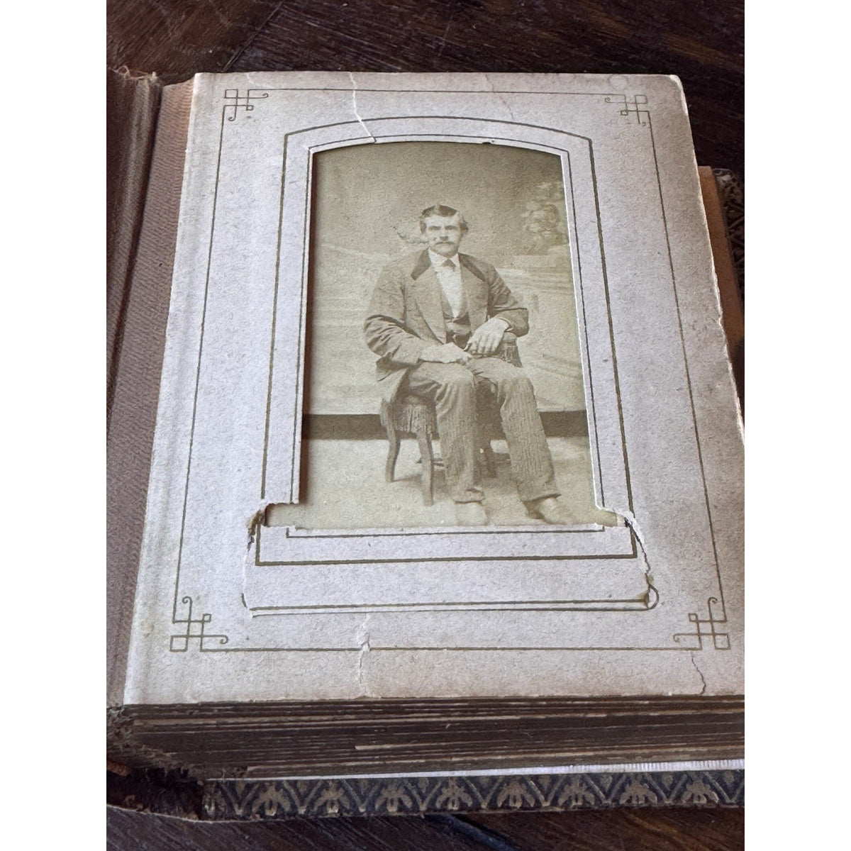Antique Photo Album 18 Victorian Portraits Embossed Cover Clasp 6”x5” DAMAGED