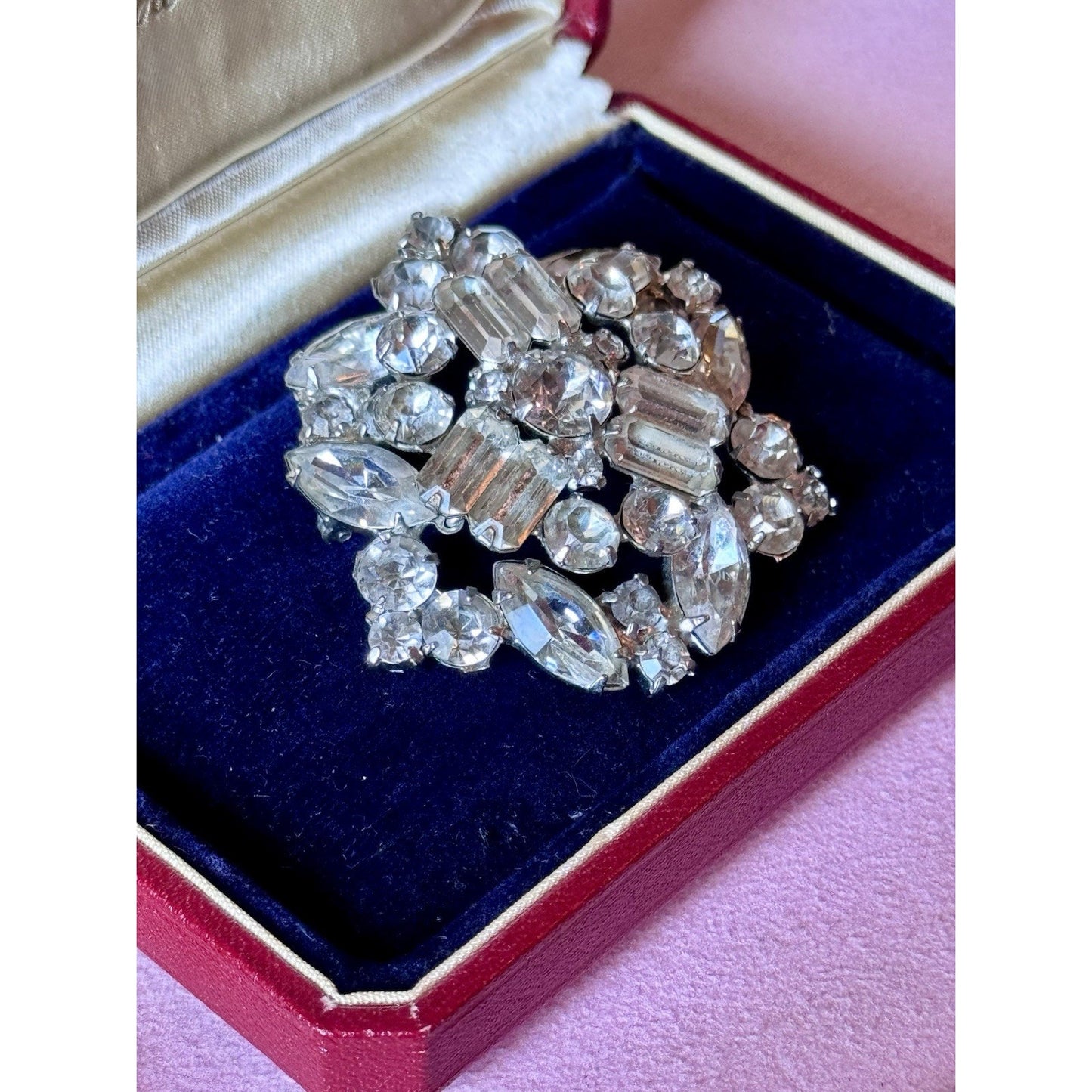 Vintage WEISS Brooch Rhinestone Clear Crystal Wreath Pin Signed 2”