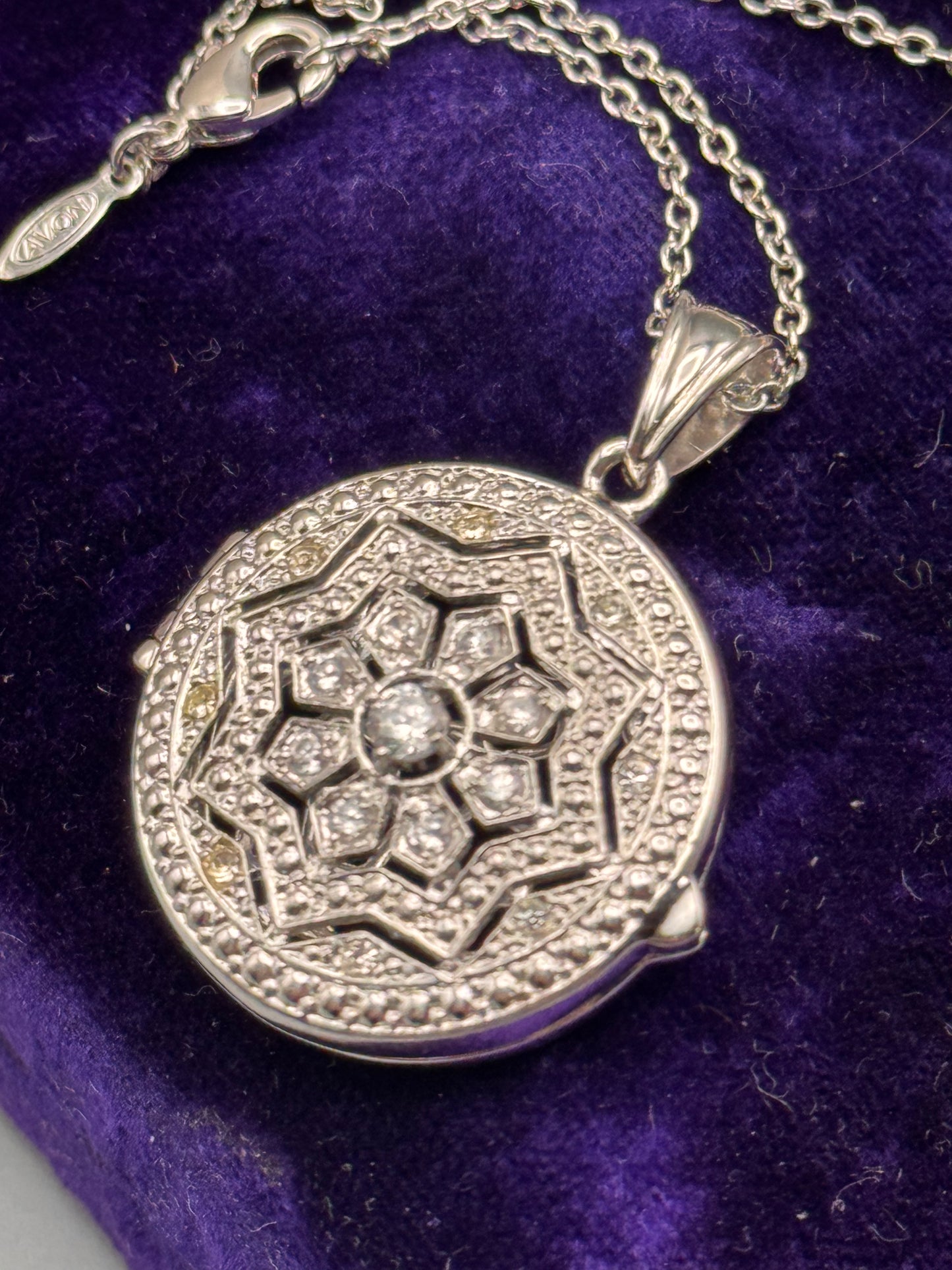 Vintage Avon Silver-tone Locket Filigree Rhinestone Necklace 16” 1” Locket