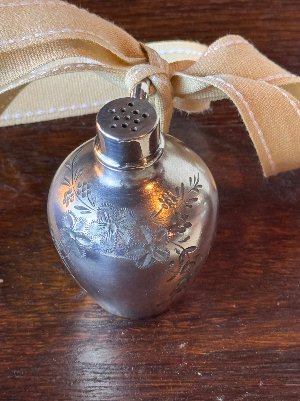 Silverplate Pepper Shaker Ornament Wilcox Quadruple Plate Floral 2.25”
