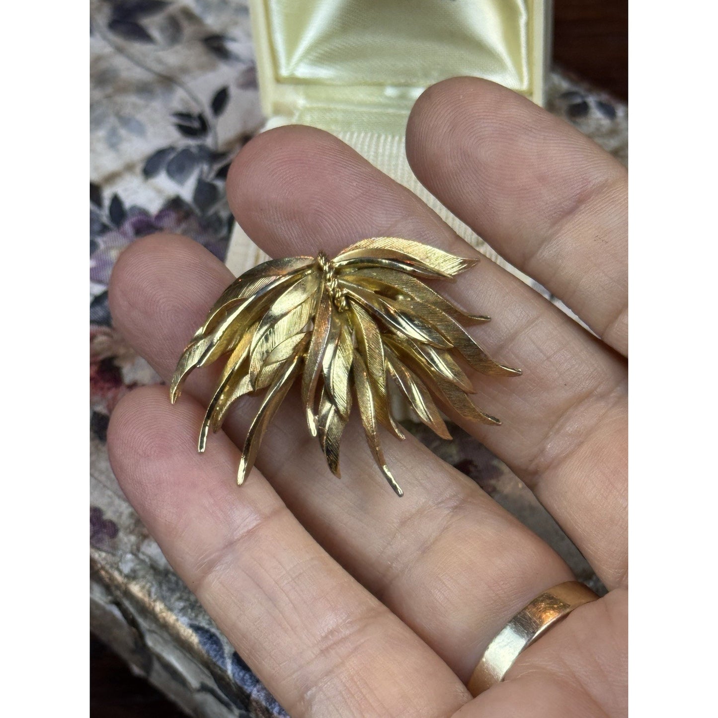 Vintage Grosse Brooch Pendant Germany 1959 Goldtone LEAF 1.75”