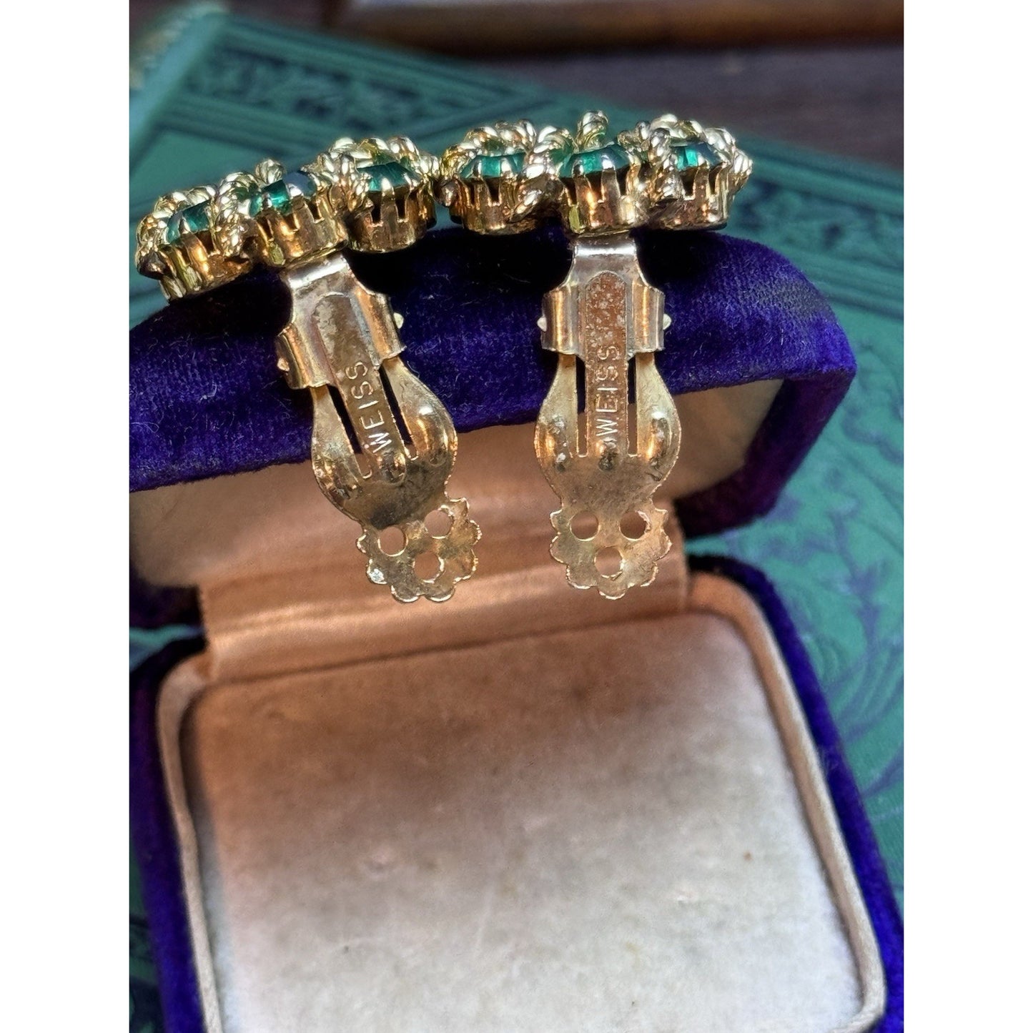 WEISS Green Rhinestone Clip On Earrings Goldtone Wreath Signed Vintage 7/8”