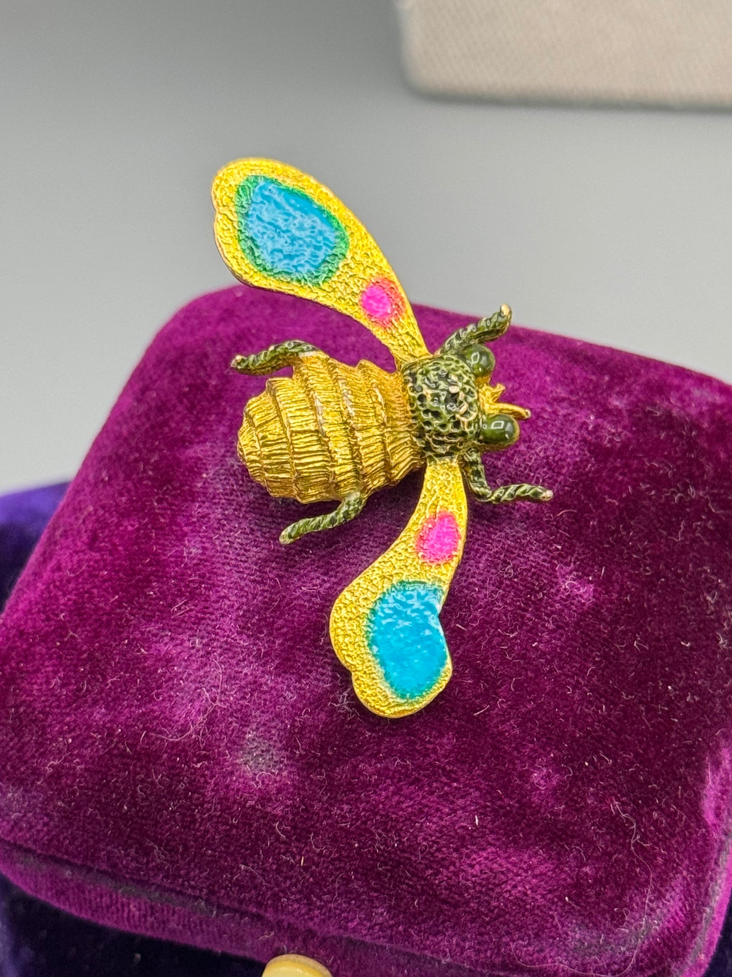 Vintage Goldtone Bee Brooch Enameled Insect Pin Figural 1.75”