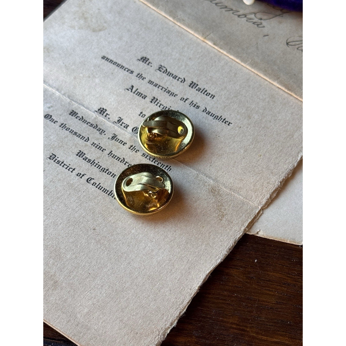 Spanish Damascene Clip On Earrings Round Bird Floral Black Goldtone .75”