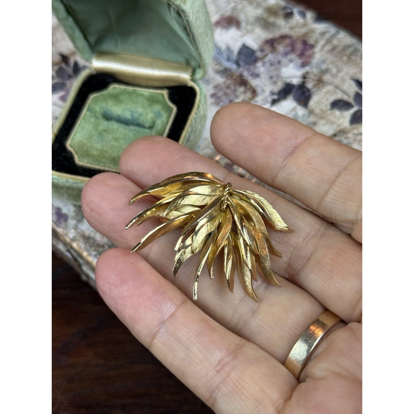 Vintage Grosse Brooch Pendant Germany 1959 Goldtone LEAF 1.75”