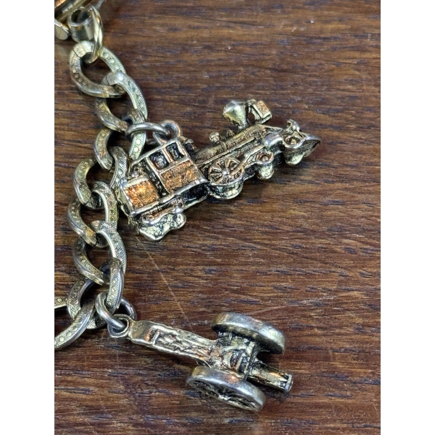 Vintage Goldtone USA Travel Charm Bracelet 7 Charms 6.75” Souvenir Jewelry