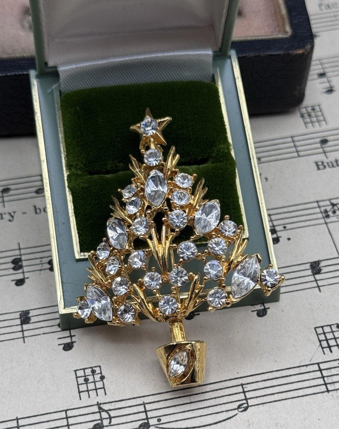 Christmas Tree Brooch Vintage Goldtone Clear Rhinestone Figural Pin 2.5” Holiday