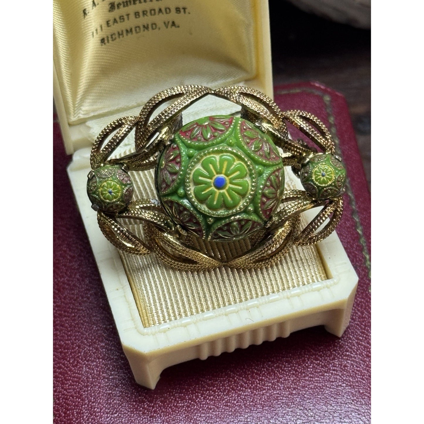 Vintage Art Glass Brooch Green Floral Cabochon Goldtone Filigree Pin 1.75”