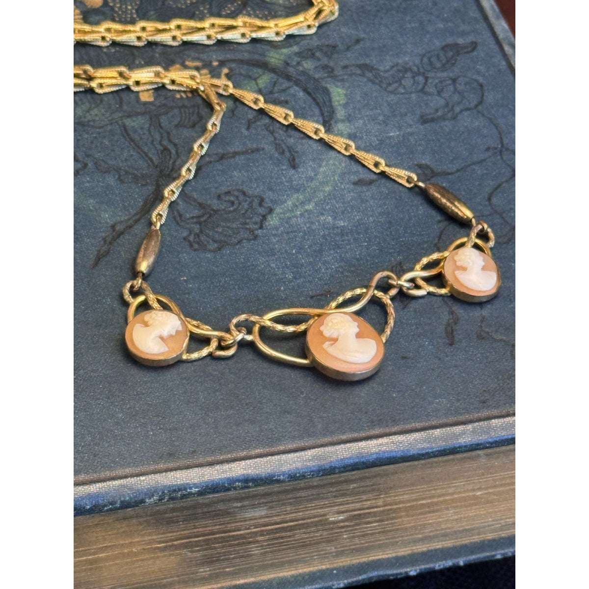 Cameo Necklace Three Portraits Goldtone Openwork Links Vintage Romantic 19”