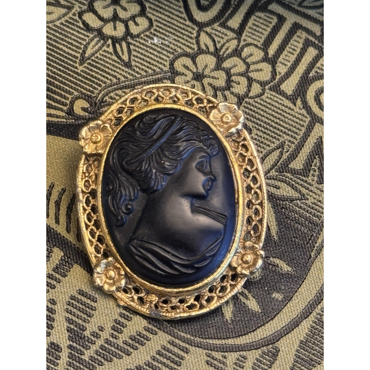 Cameo Brooch Black Portrait Goldtone Filigree Floral Frame Vintage 1.25” x 1”