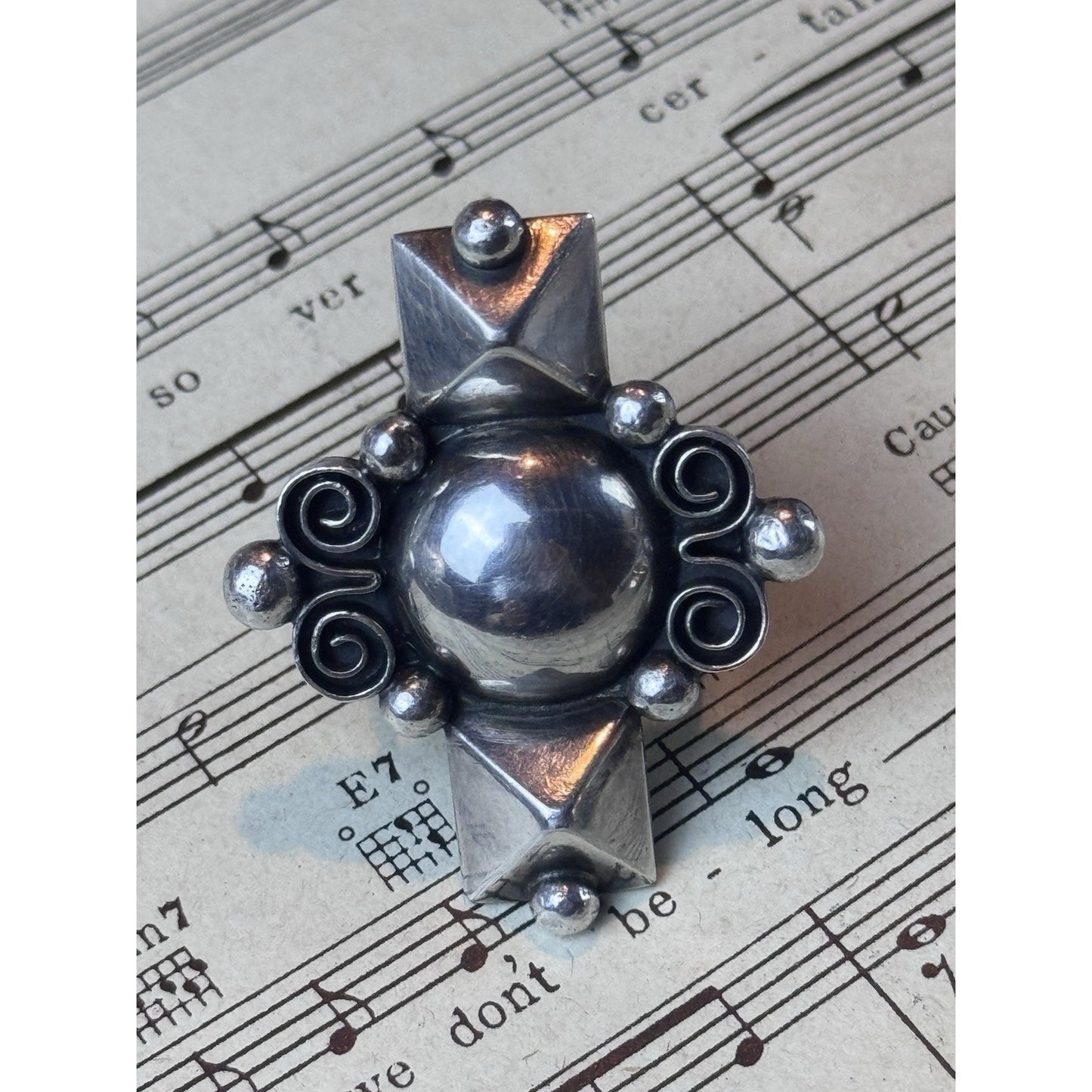 Vintage Finnish 916H Silver Handmade Folk Art Statement Ring Size 6 1968