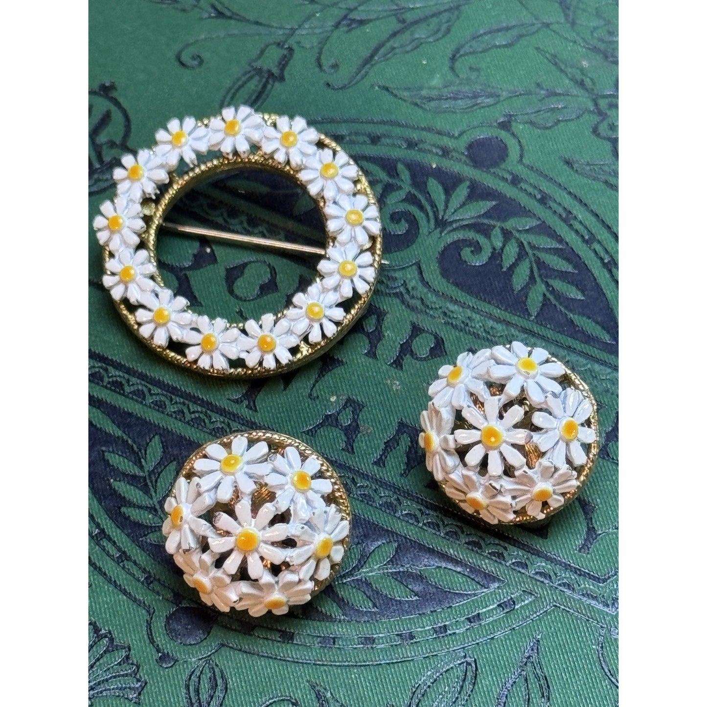 Vintage Daisy Brooch Earrings Set White Enamel Goldtone Clip On Patented