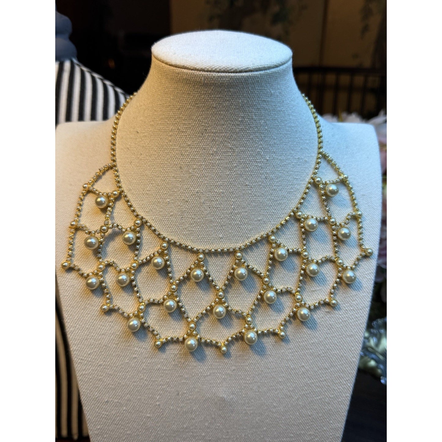 Vintage Faux Pearl Bib Necklace Goldtone Rhinestone Mesh Collar 16” Statement