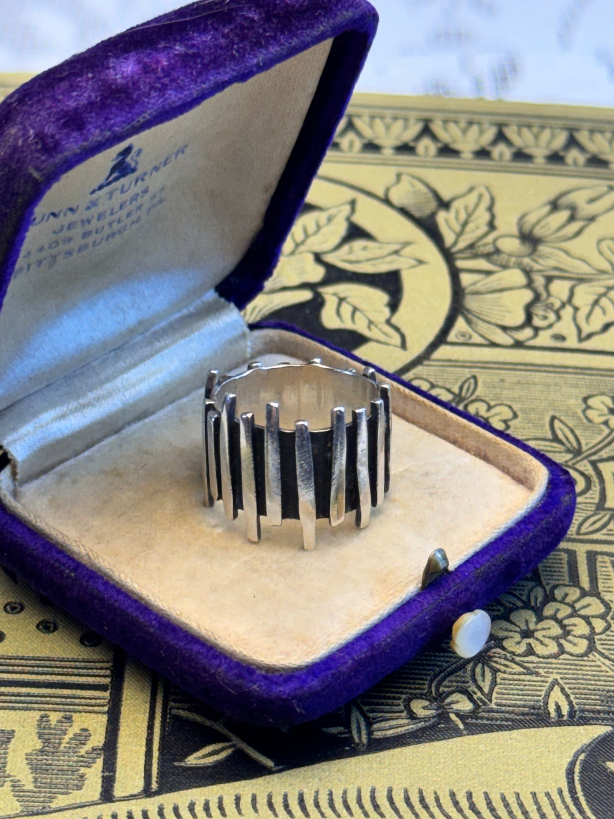 Silver Artisan Ring Modernist Sculptural Raised Bar Wide Band Size 7.5