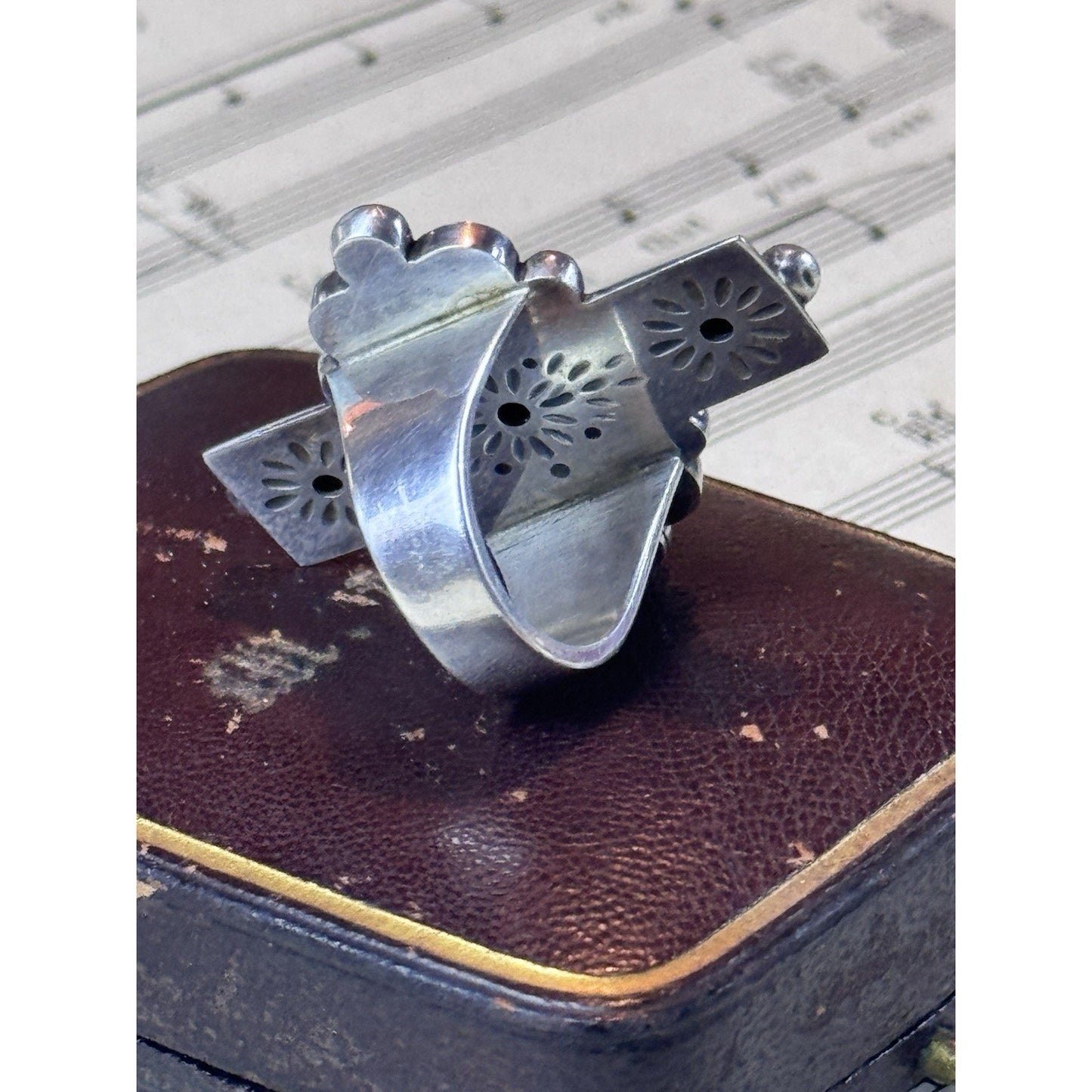 Vintage Finnish 916H Silver Handmade Folk Art Statement Ring Size 6 1968