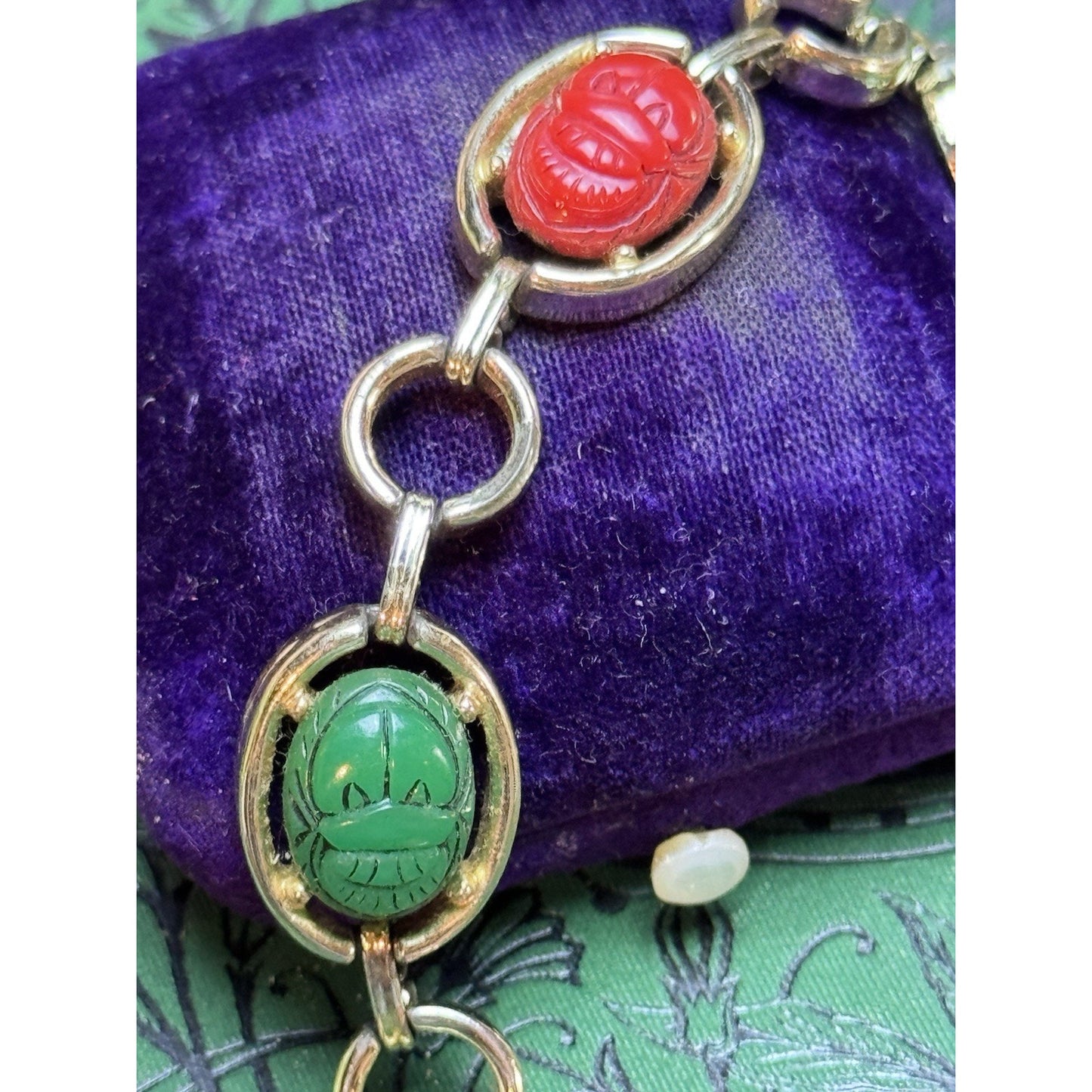 Vintage Egyptian Revival Scarab Bracelet Goldtone Thermoset Scarabs 7.5”