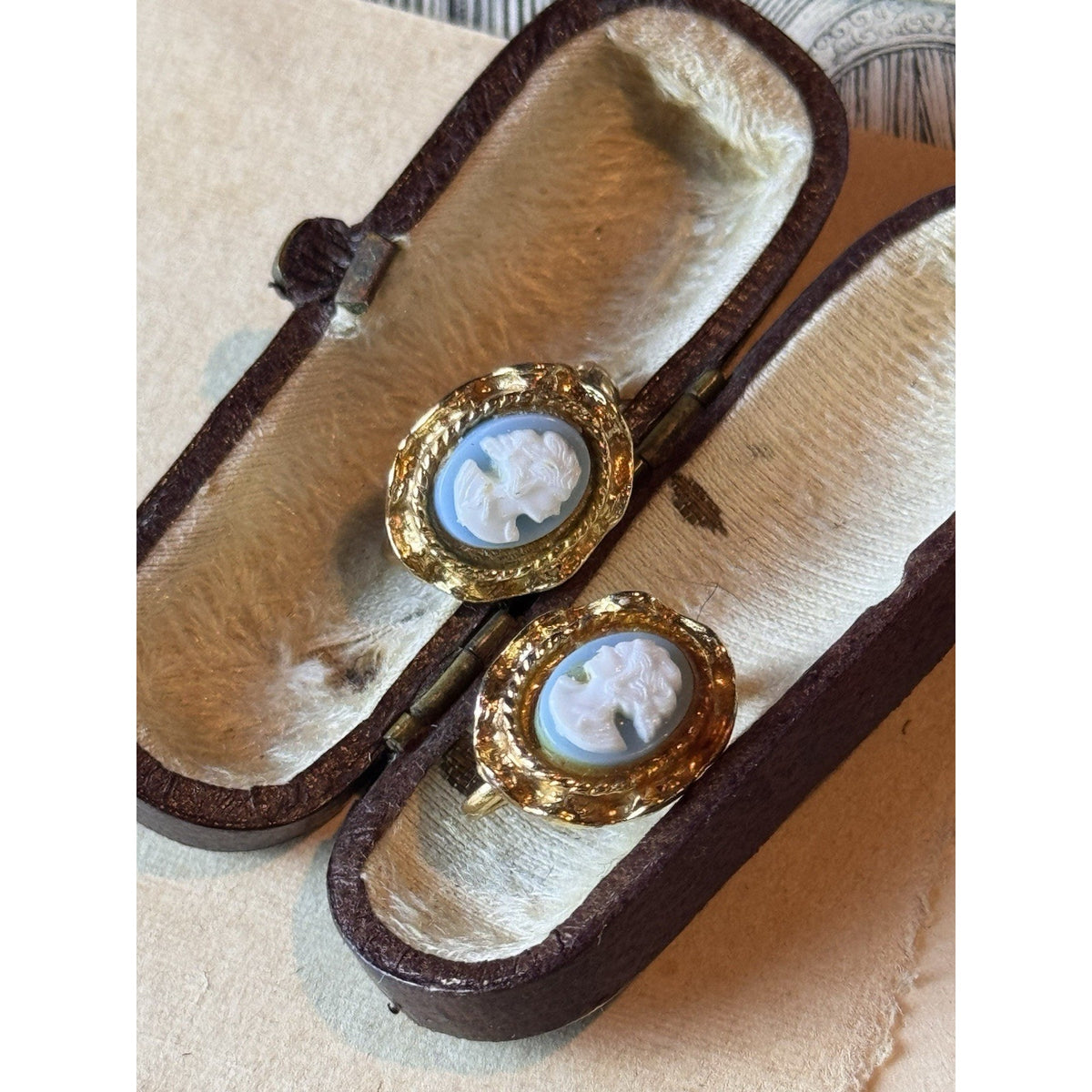 Vintage Faux Cameo Clip On Earrings Blue White Portrait Goldtone Oval 5/8” x .5”